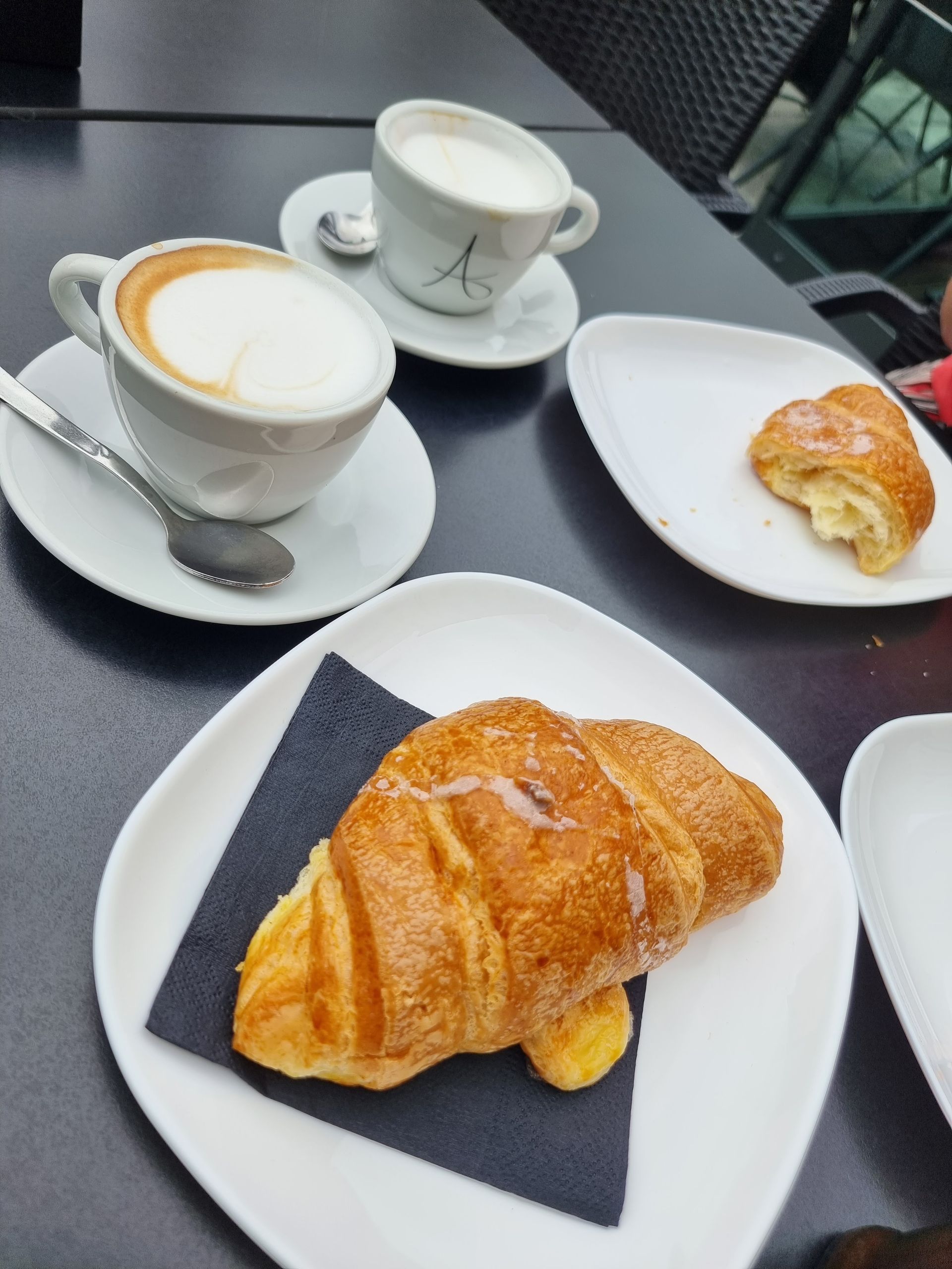 Arnold's cafè - © Photo by Daniel Ceban