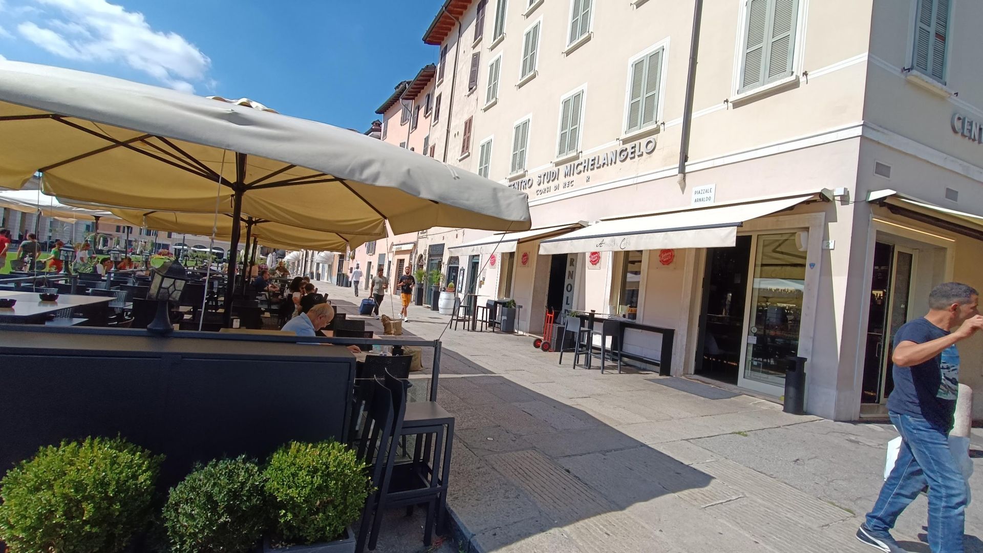 Arnold's cafè - © Photo by elio leo