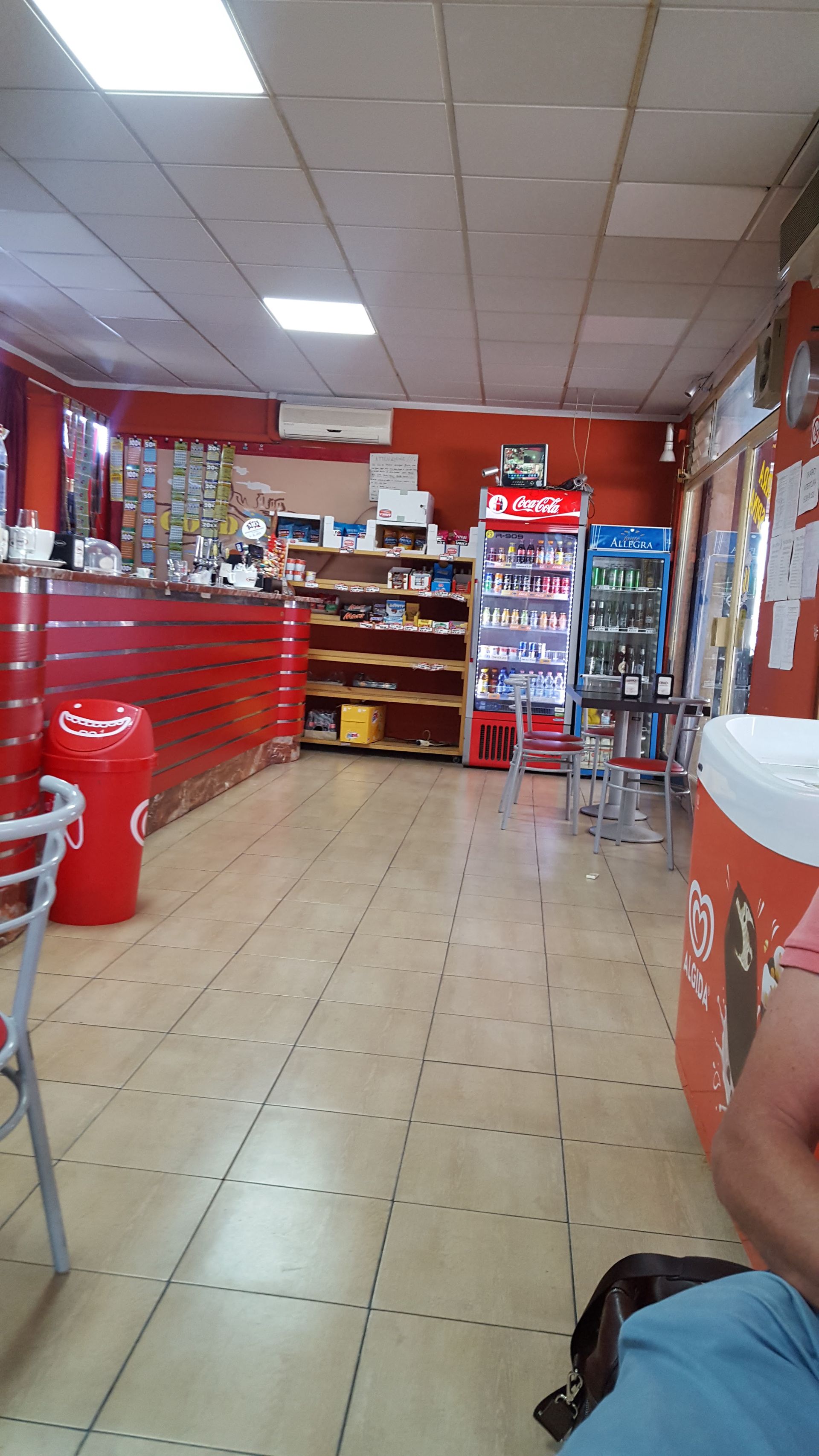 Bar centro - © Photo by Rudolf Petermann