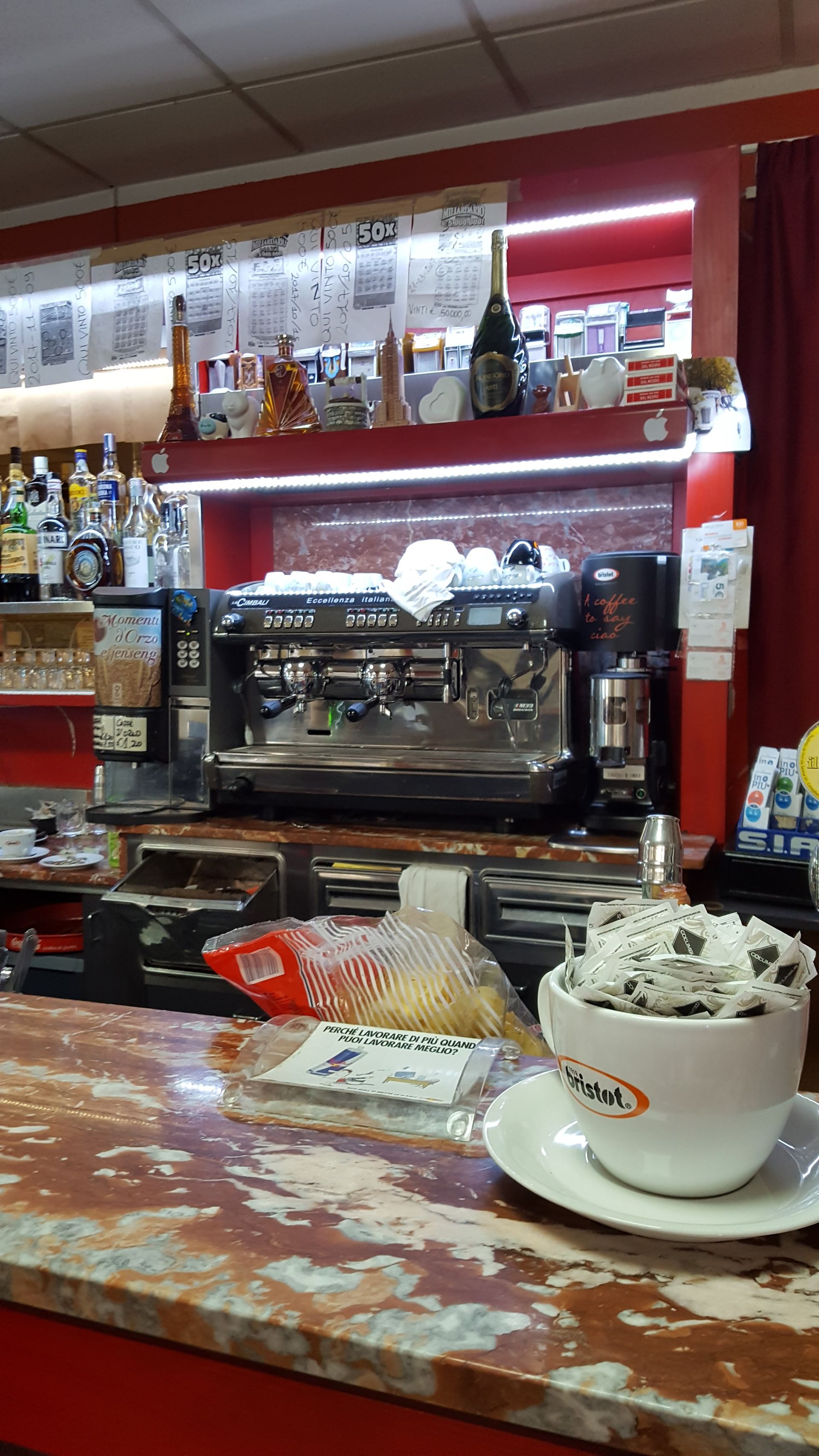 Bar centro - © Photo by Rudolf Petermann