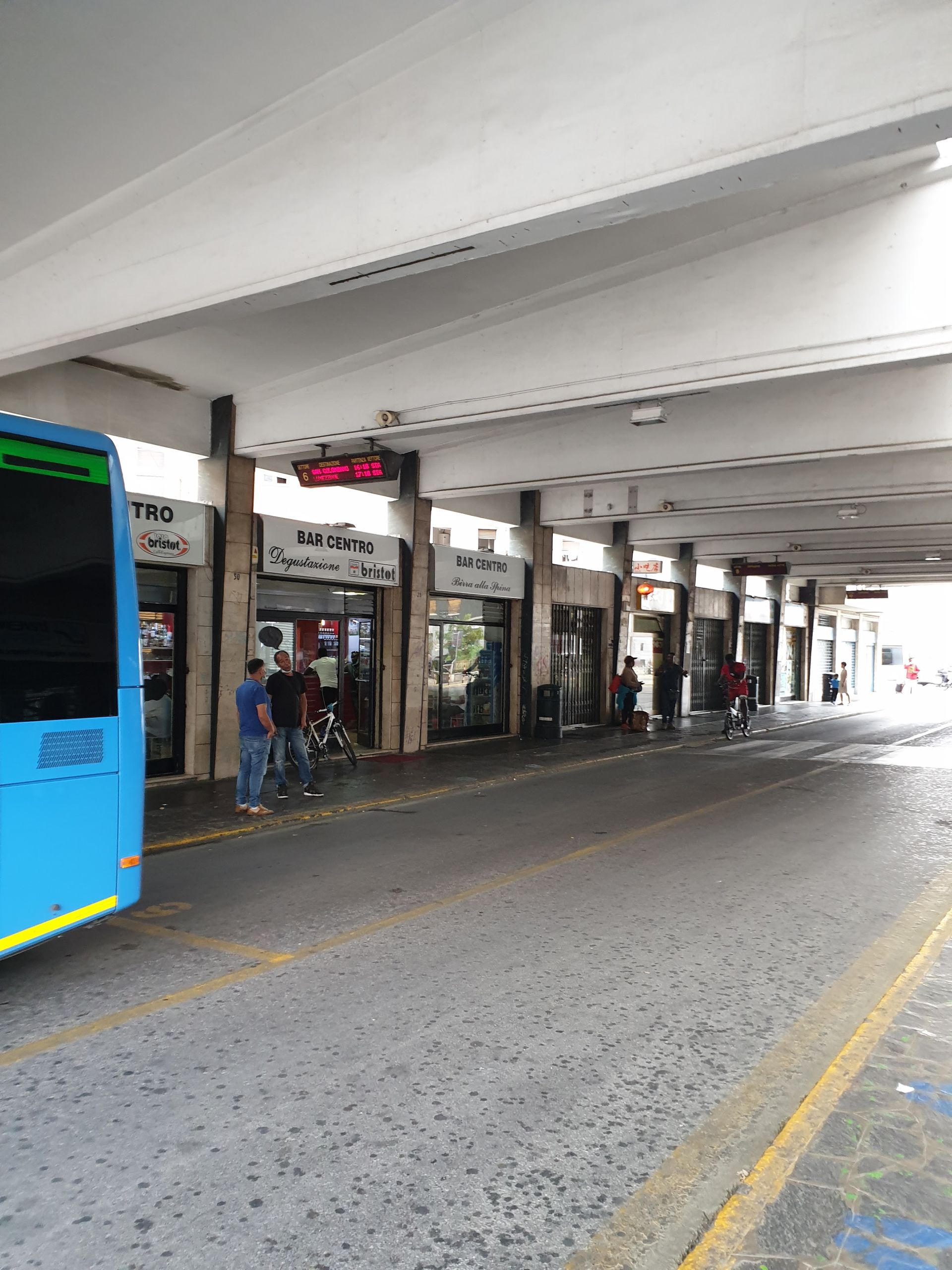 Bar centro - © Photo by Alex M.