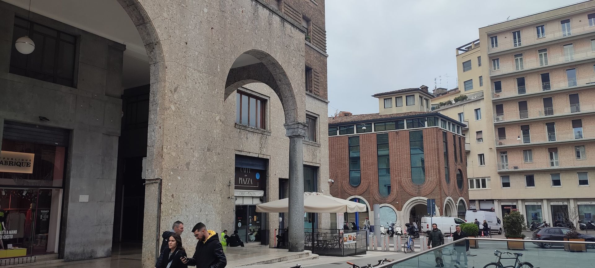 Caffè in Piazza - © Photo by Γιώργος Τσιριμώκος