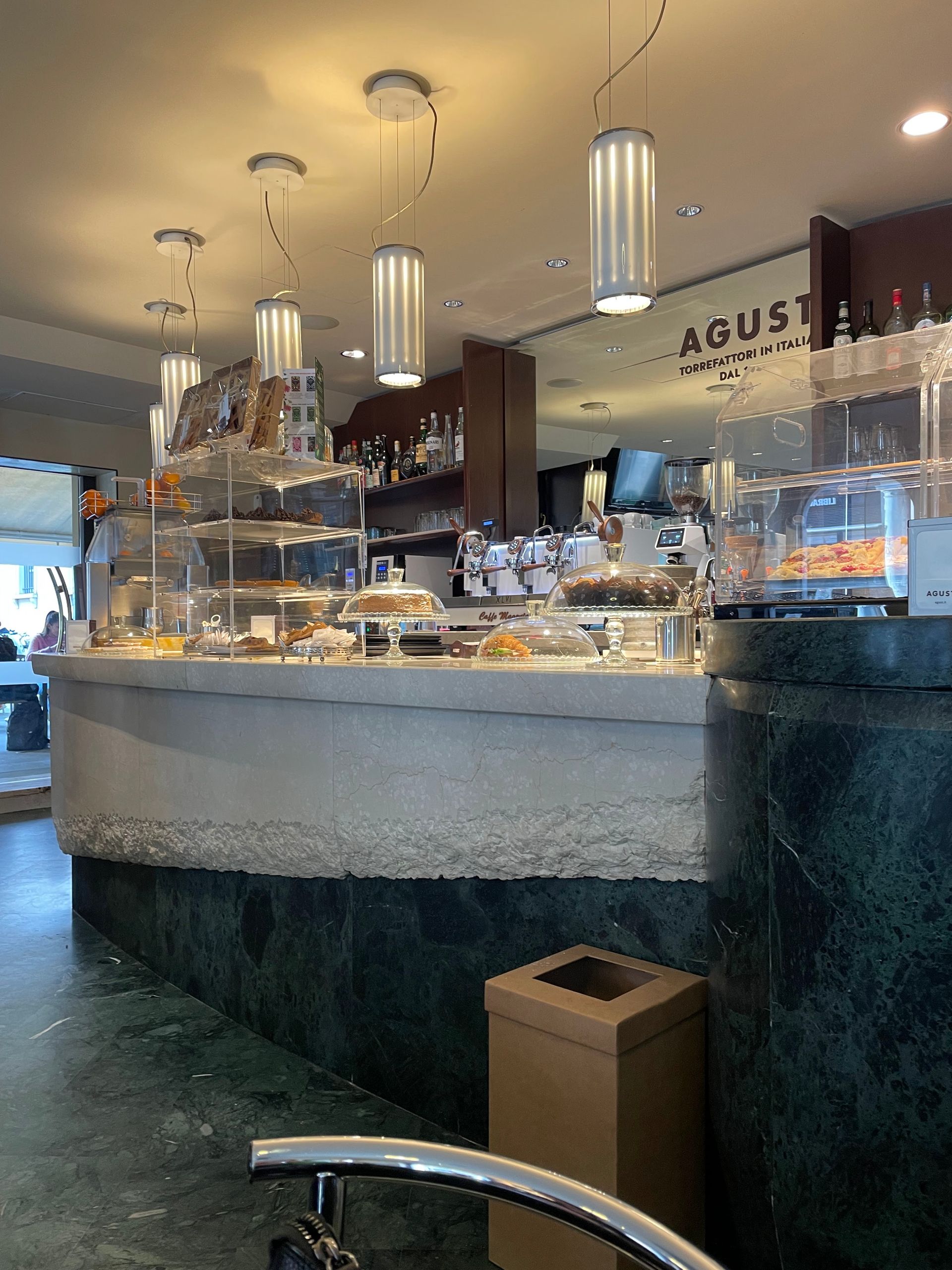 Caffè Magenta - © Photo by Elena Dessy