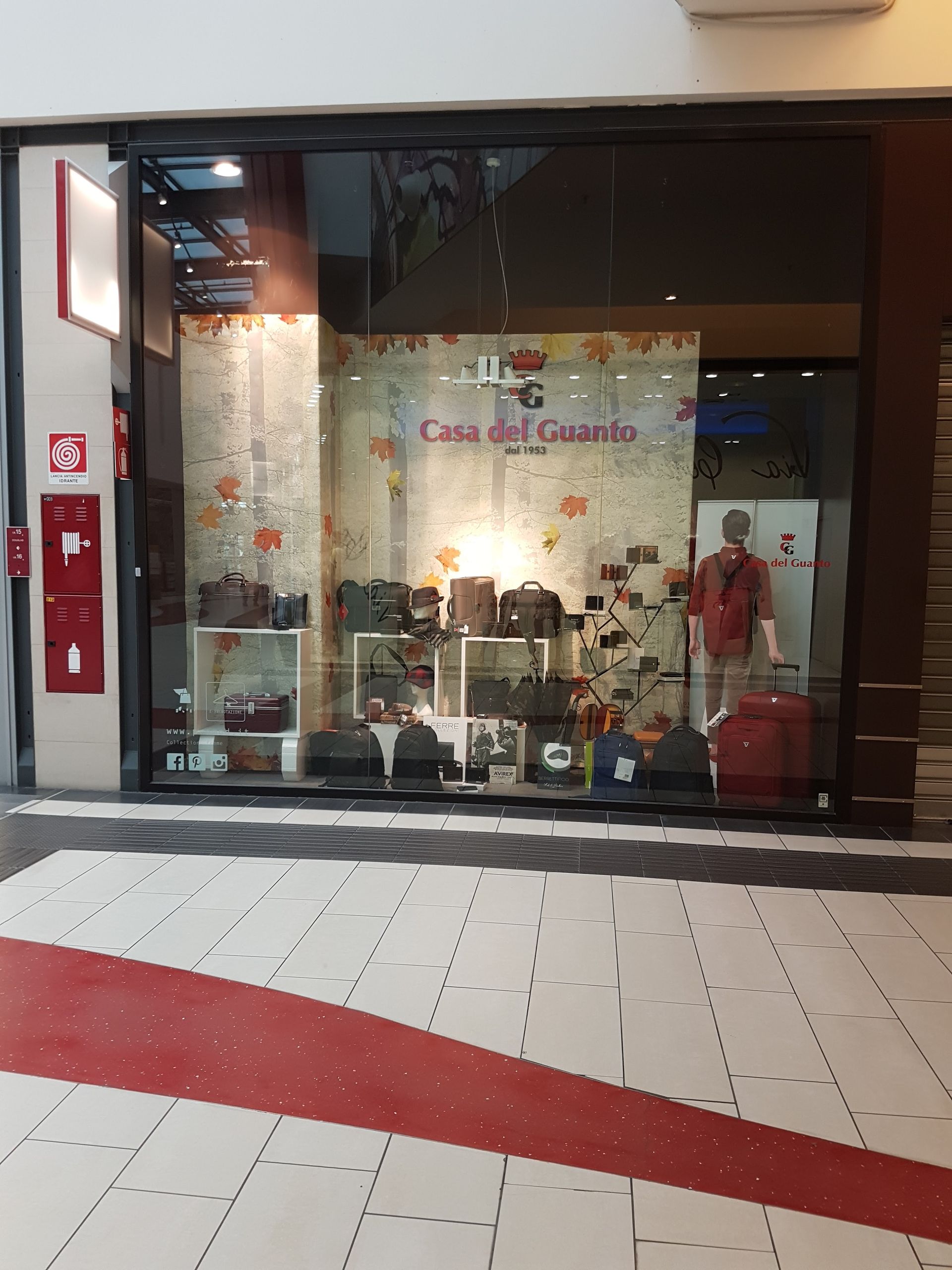 Casa del guanto - © Photo by Pasquale Casciello