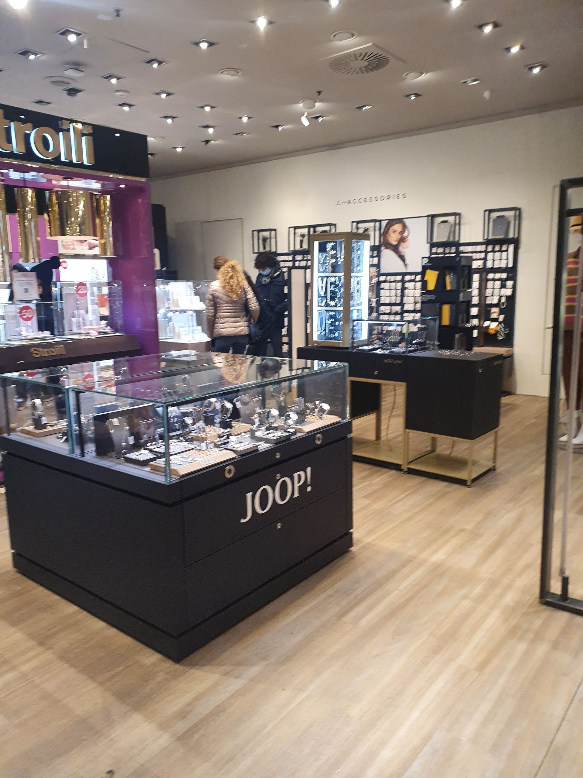 Coin - © Photo by Pasquale Casciello