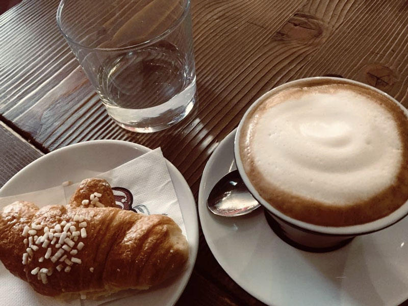 Corner Magenta - © Photo by Cocktail Bar e Caffetteria Corner Magenta