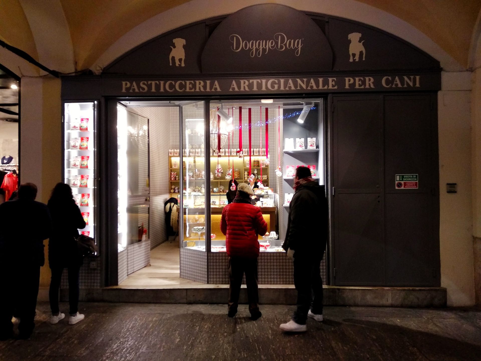 Doggye Bag - © Photo by Dylan Zanaglio