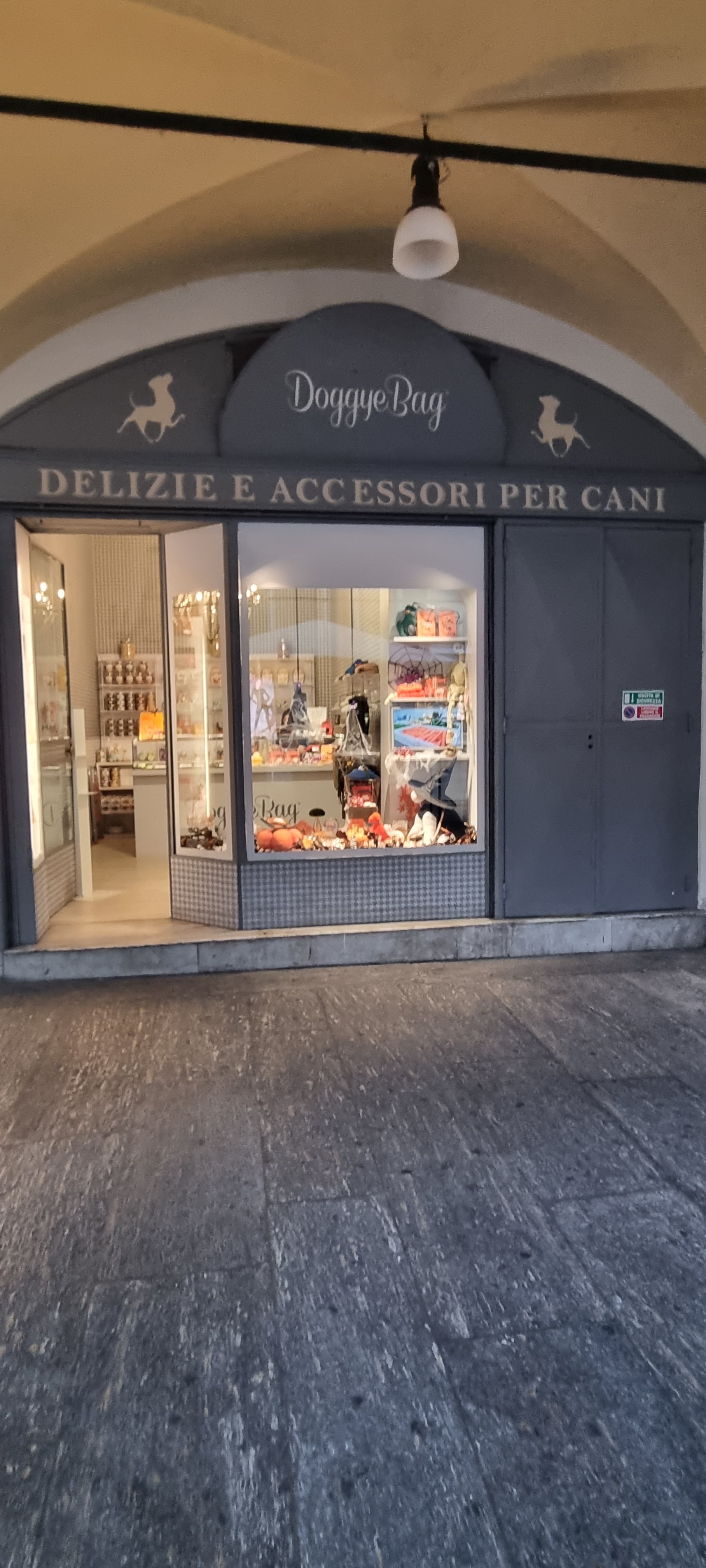 Doggye Bag - © Photo by Massimo Interdonato