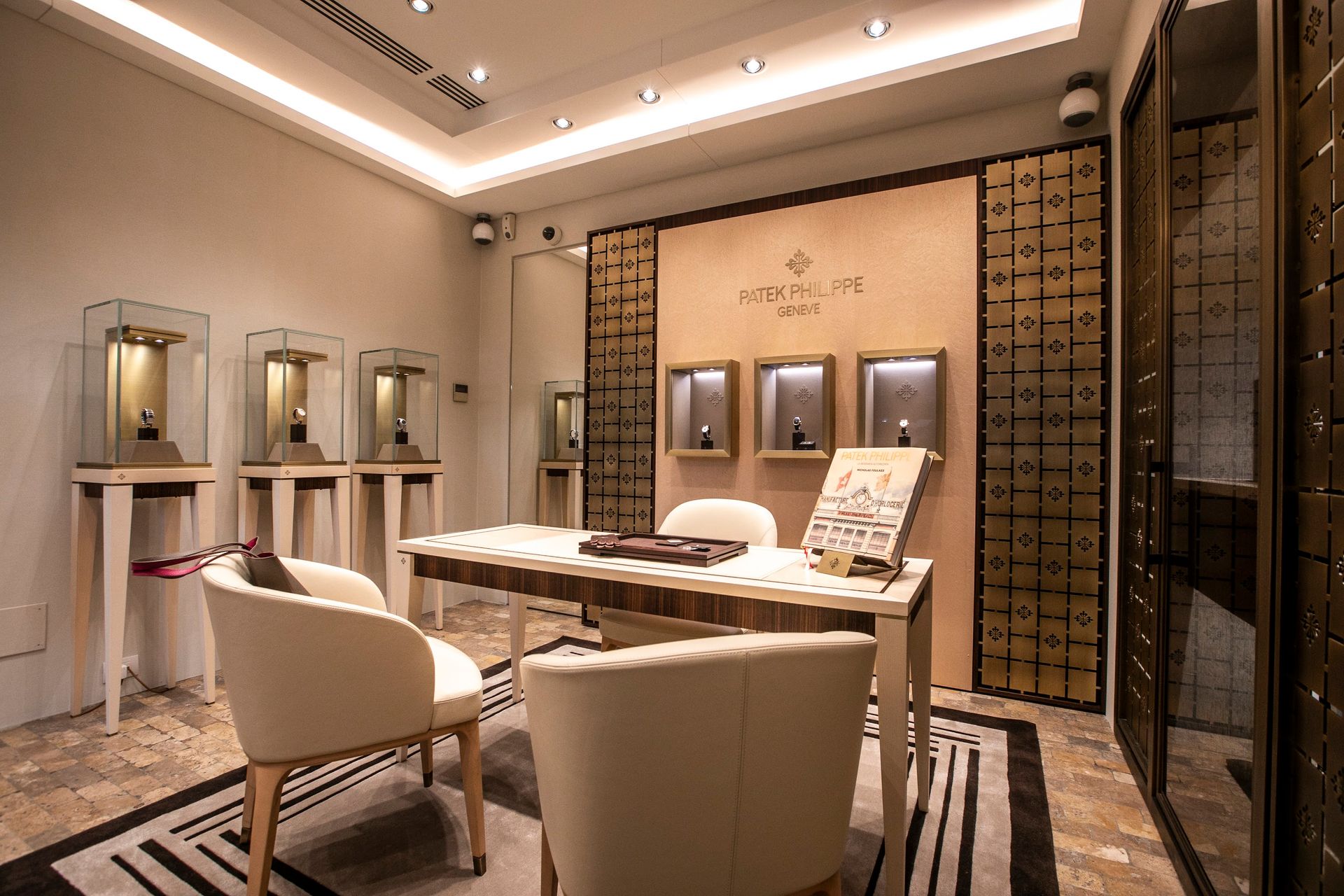 Fasoli - © Photo by Gioielleria Fasoli | Rivenditore Autorizzato PatekPhilippe, Omega, Panerai, TAG Heuer e molti altri