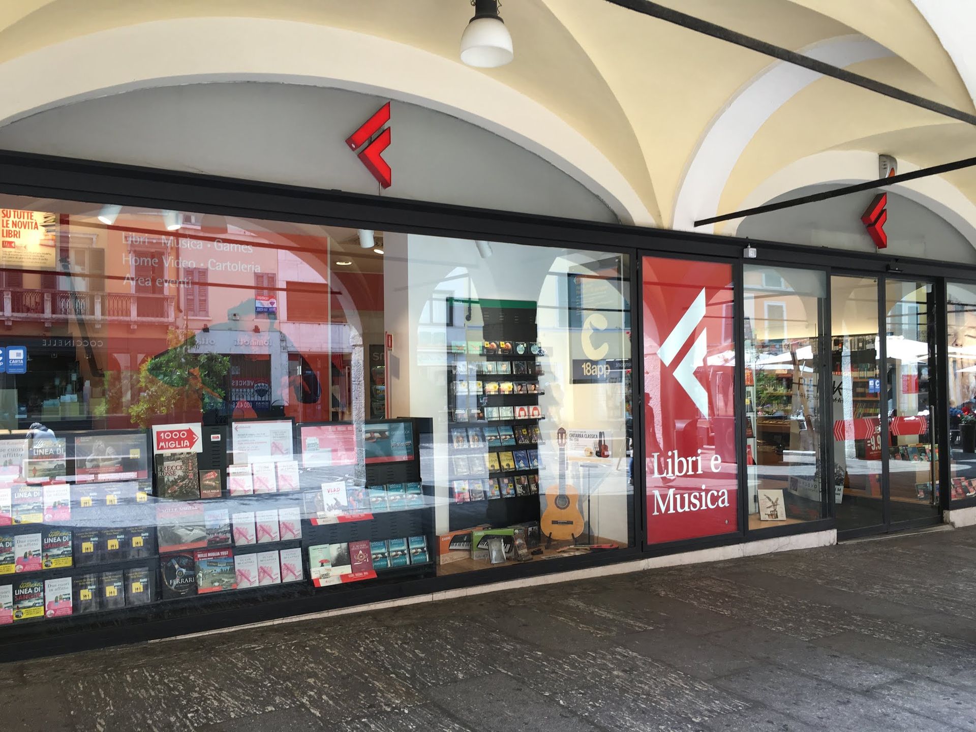 Feltrinelli - © Photo by Raffaele Serena