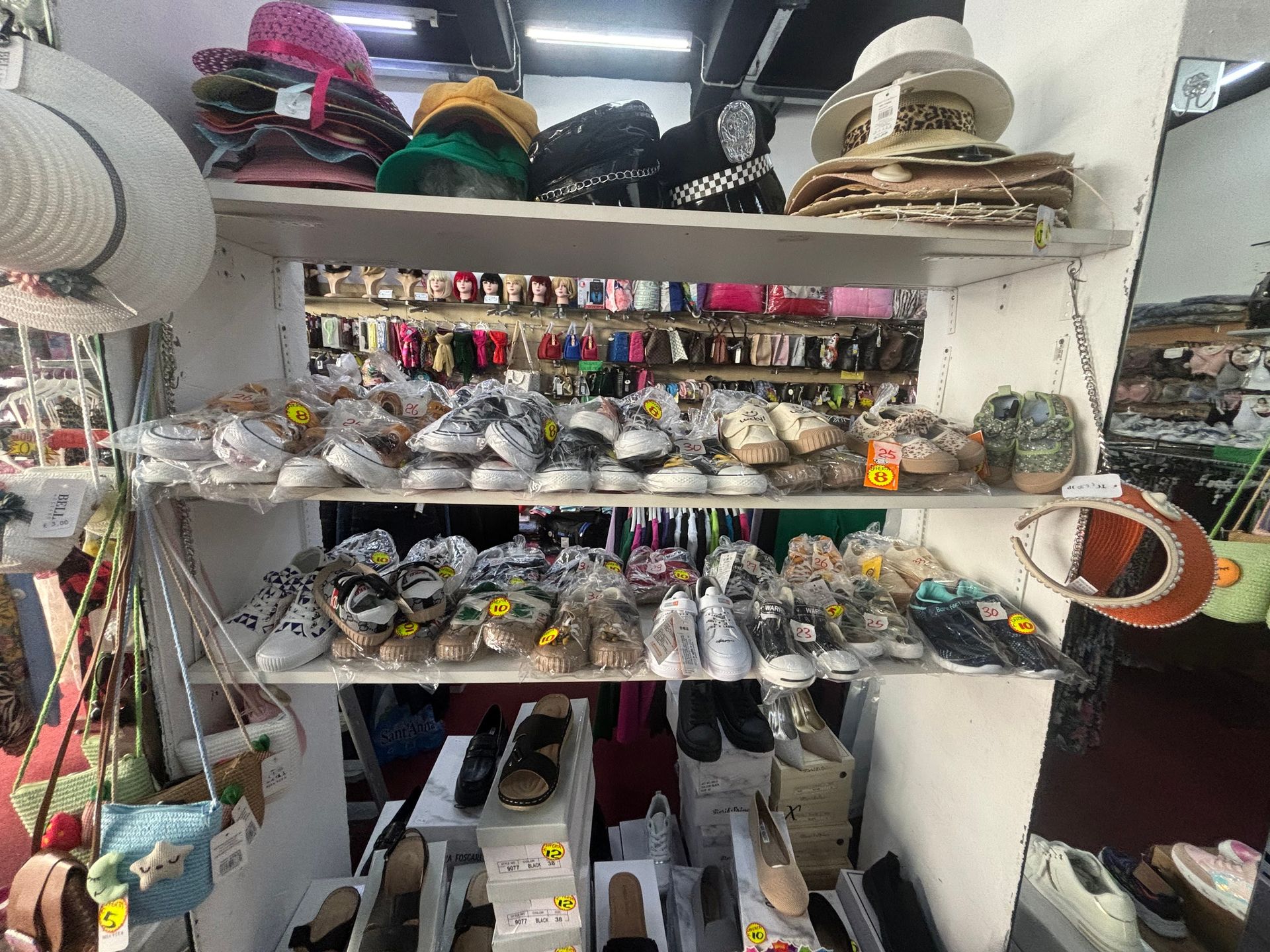 Grandi firme - © Photo by Troll Face