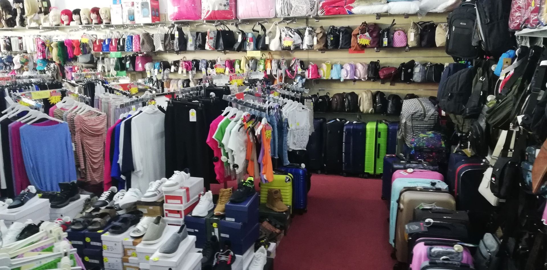 Grandi firme - © Photo by Troll Face