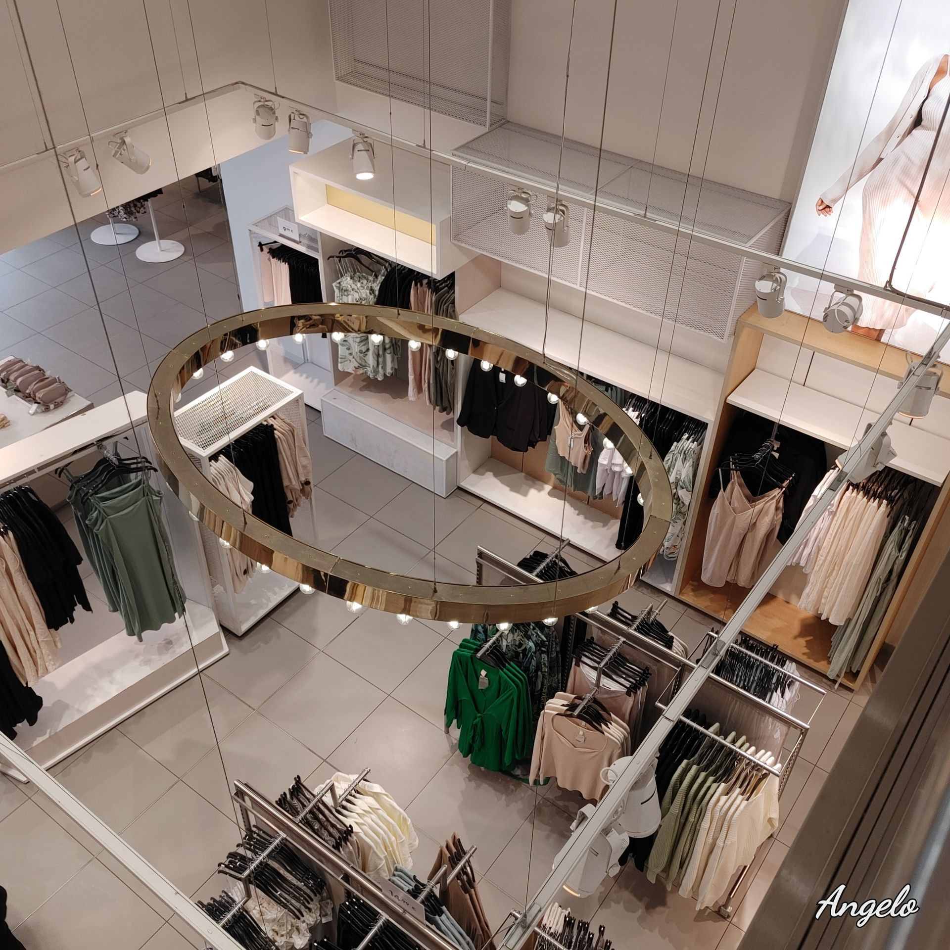 H&M - © Photo by ANGELO P