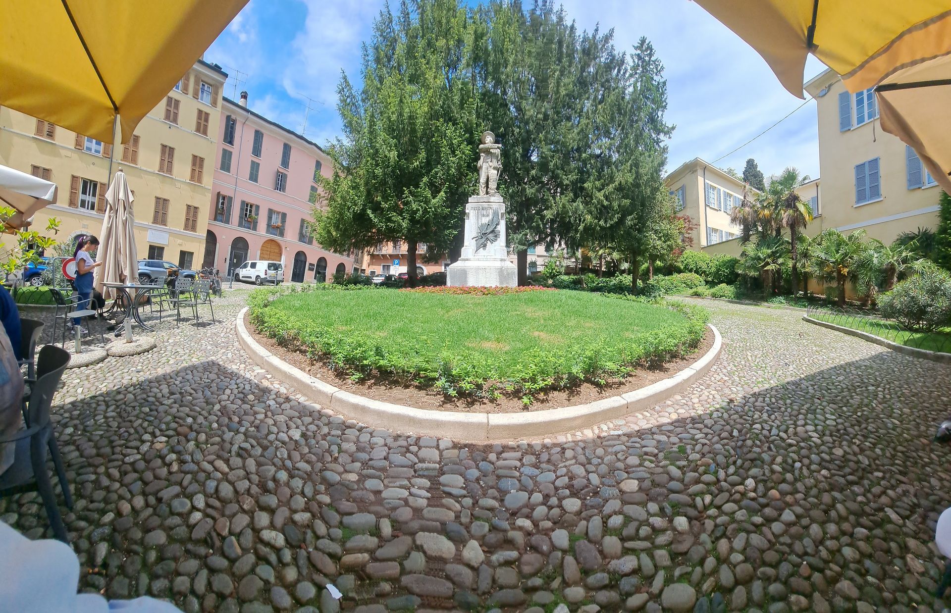 I girasoli - © Photo by Elliott Bignell