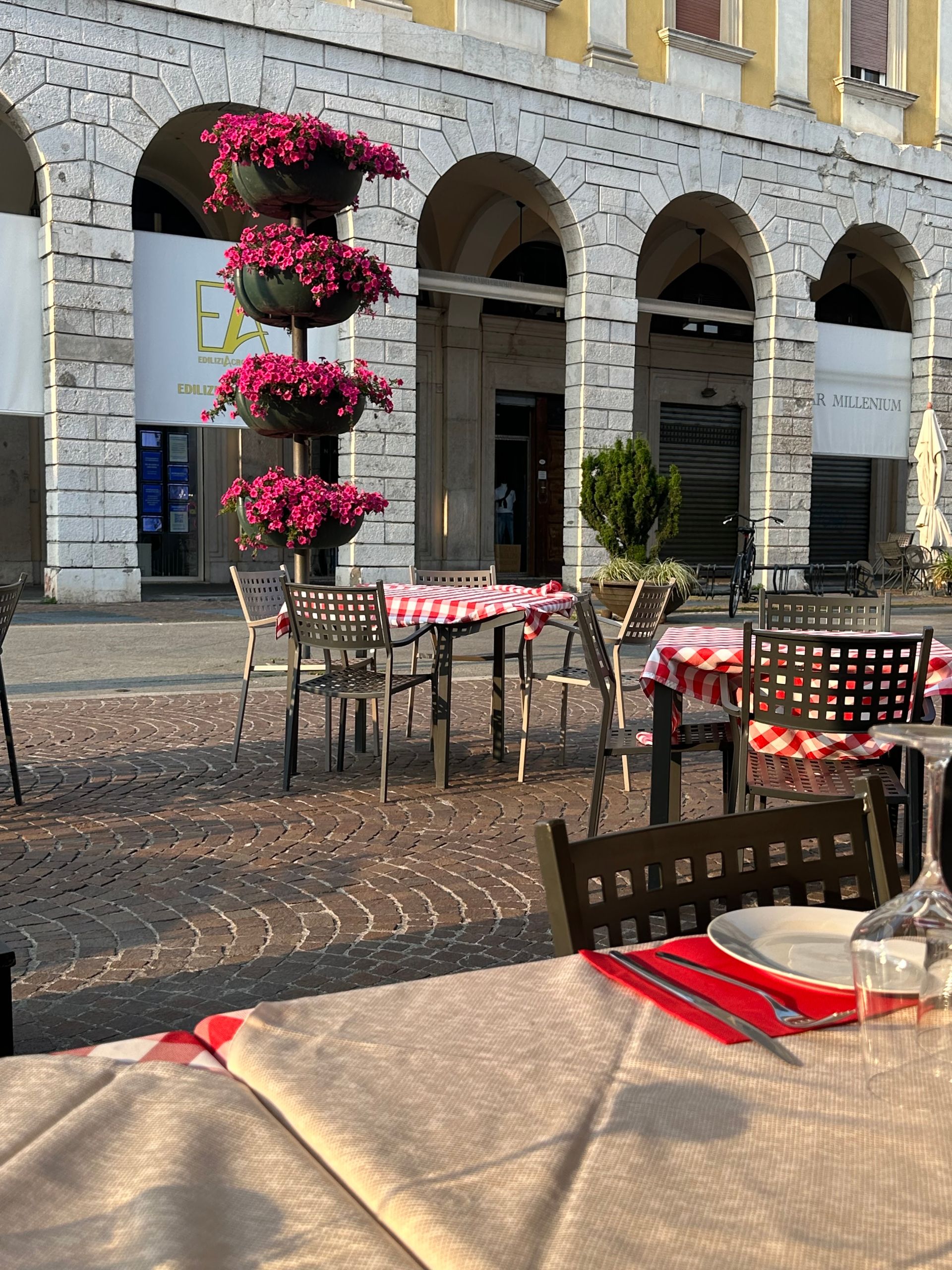 Les Copains d'Abord - © Photo by Elenia Gourmetaspasso