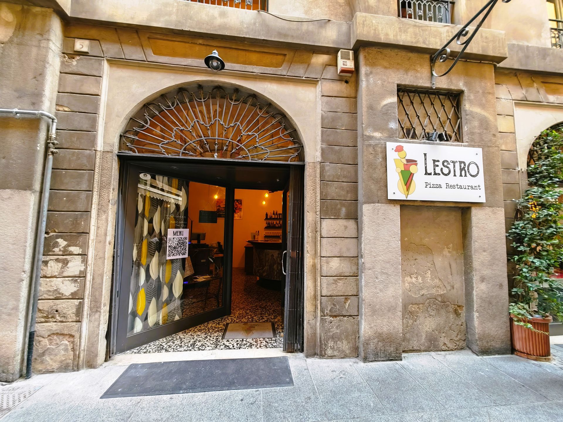 Lestro - © Photo by Lestro Pizza Restaurant