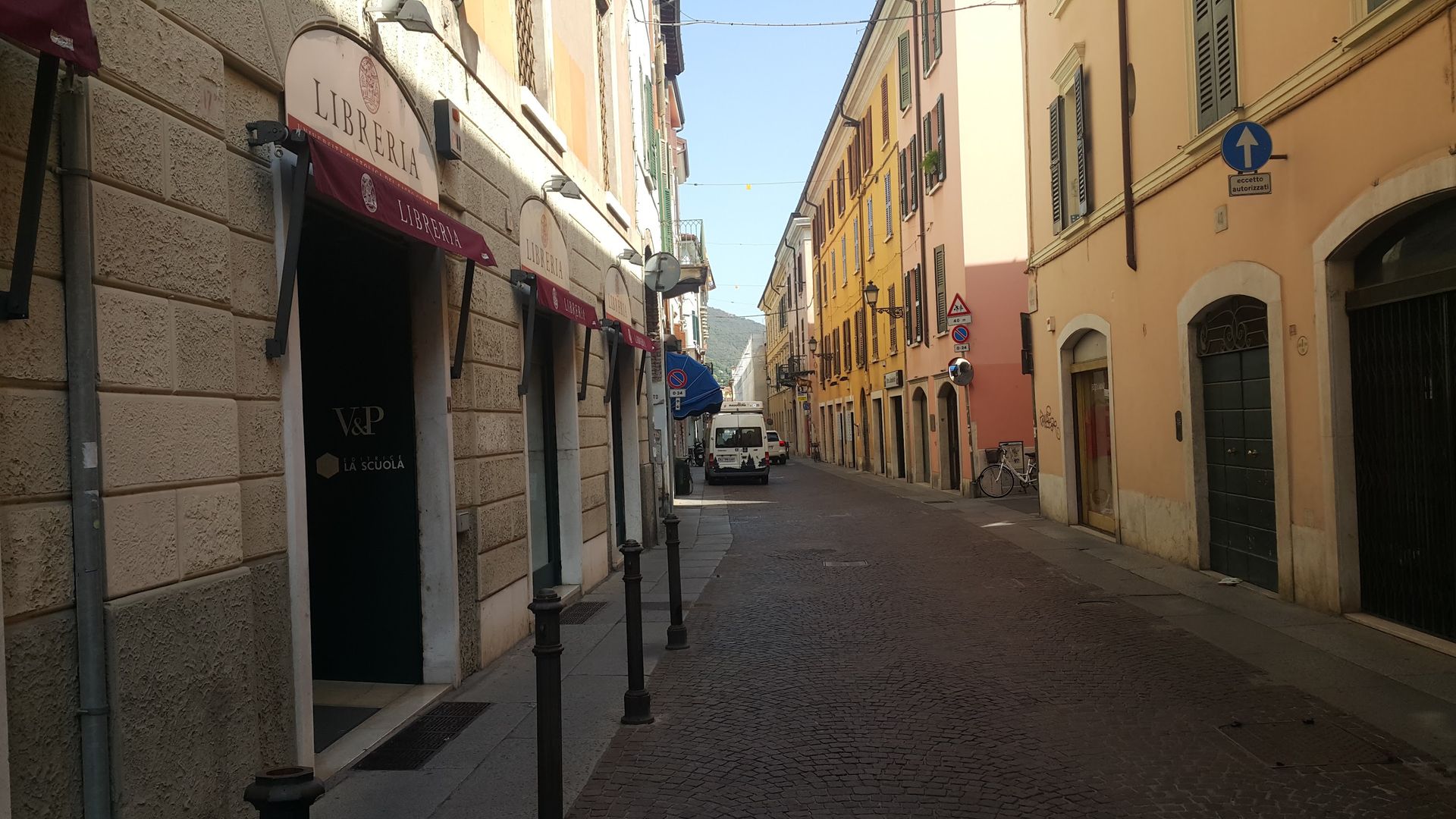 Libreria Mediolani - © Photo by Francis Darlington