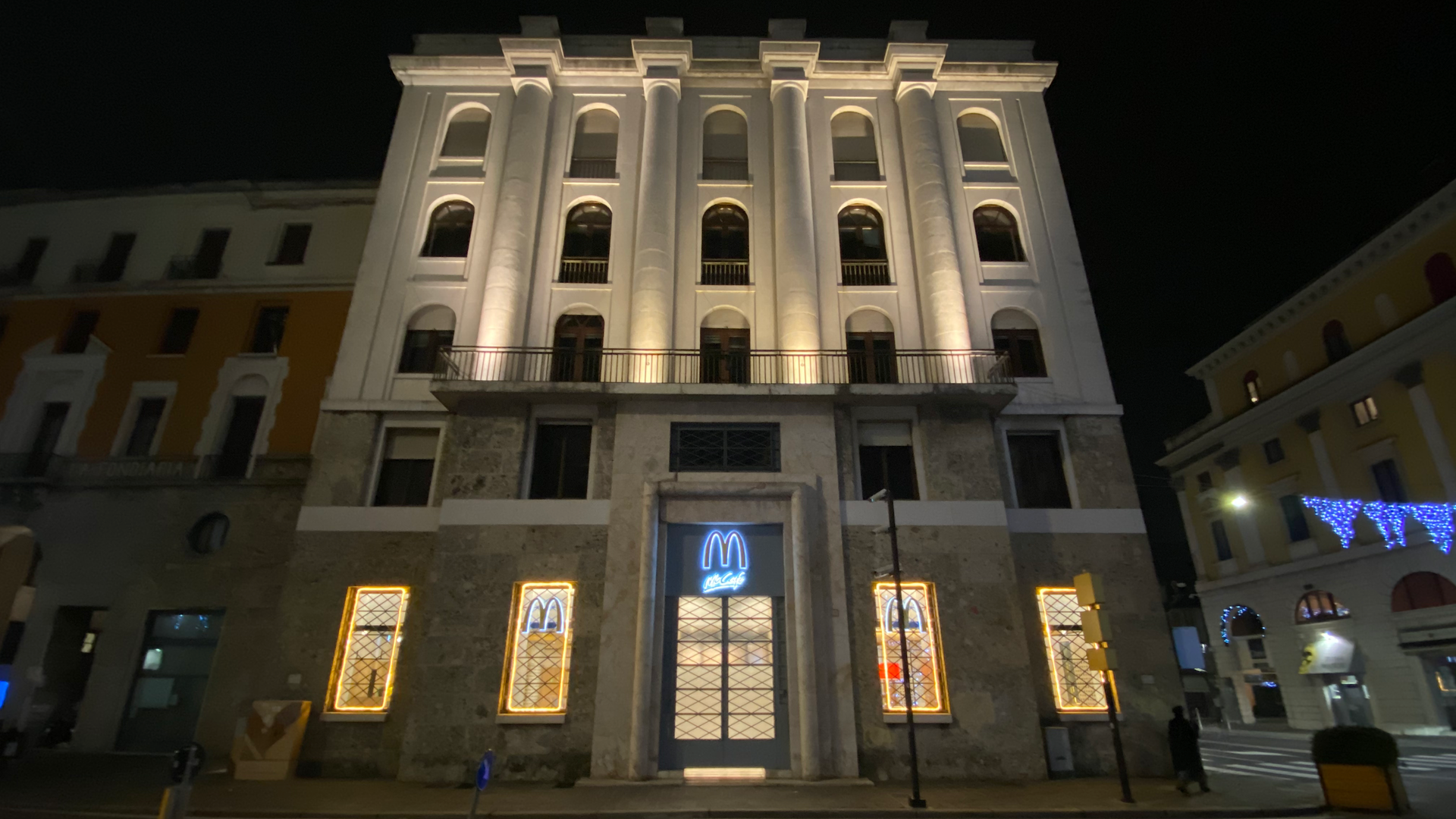 Mc Donald - © Photo by McDonald's Piazza Vittoria