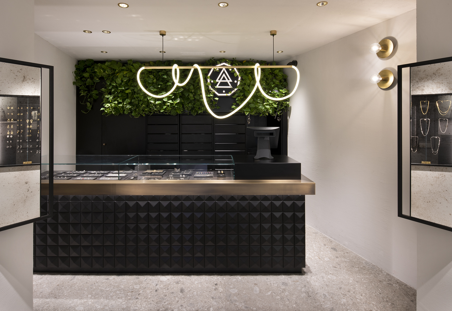 nov-25 - © Photo by Nove25