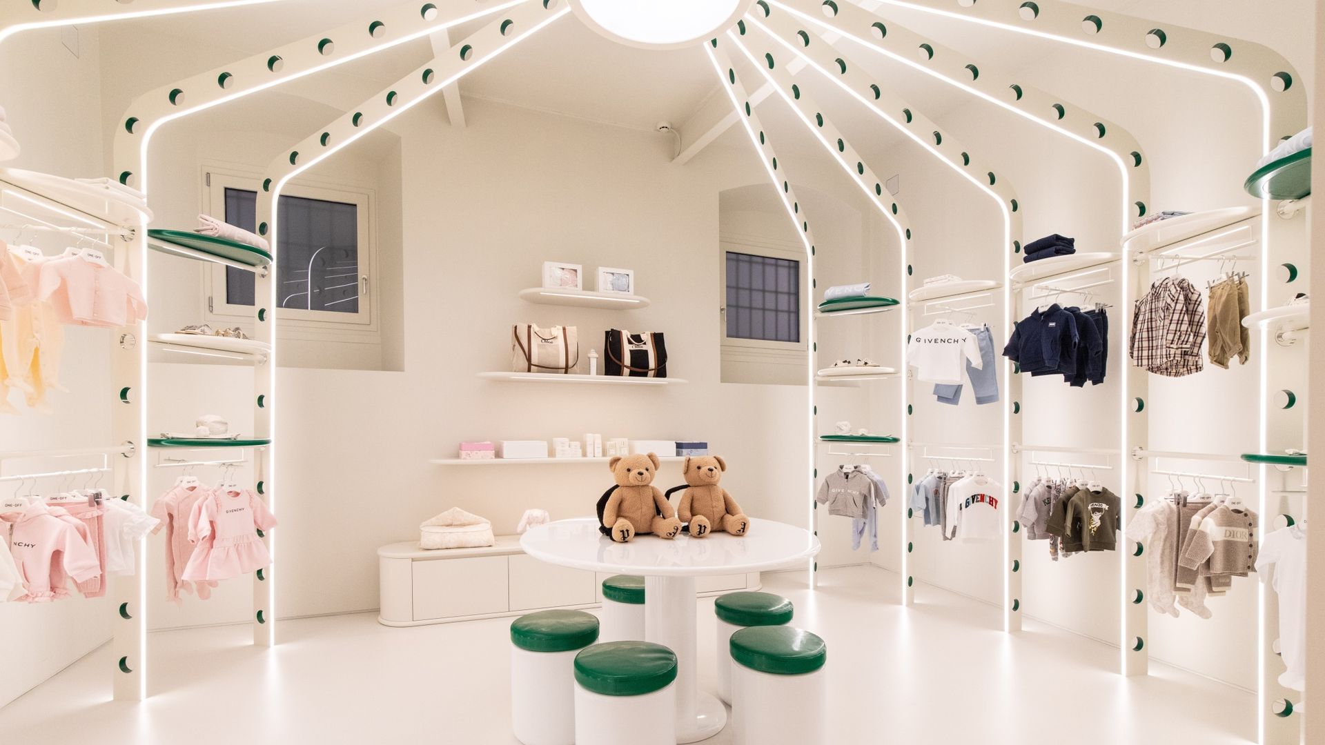 One-Off Bambino [Folli Follie - G&B] - © Photo by One-Off Bambino [Folli Follie - G&B]