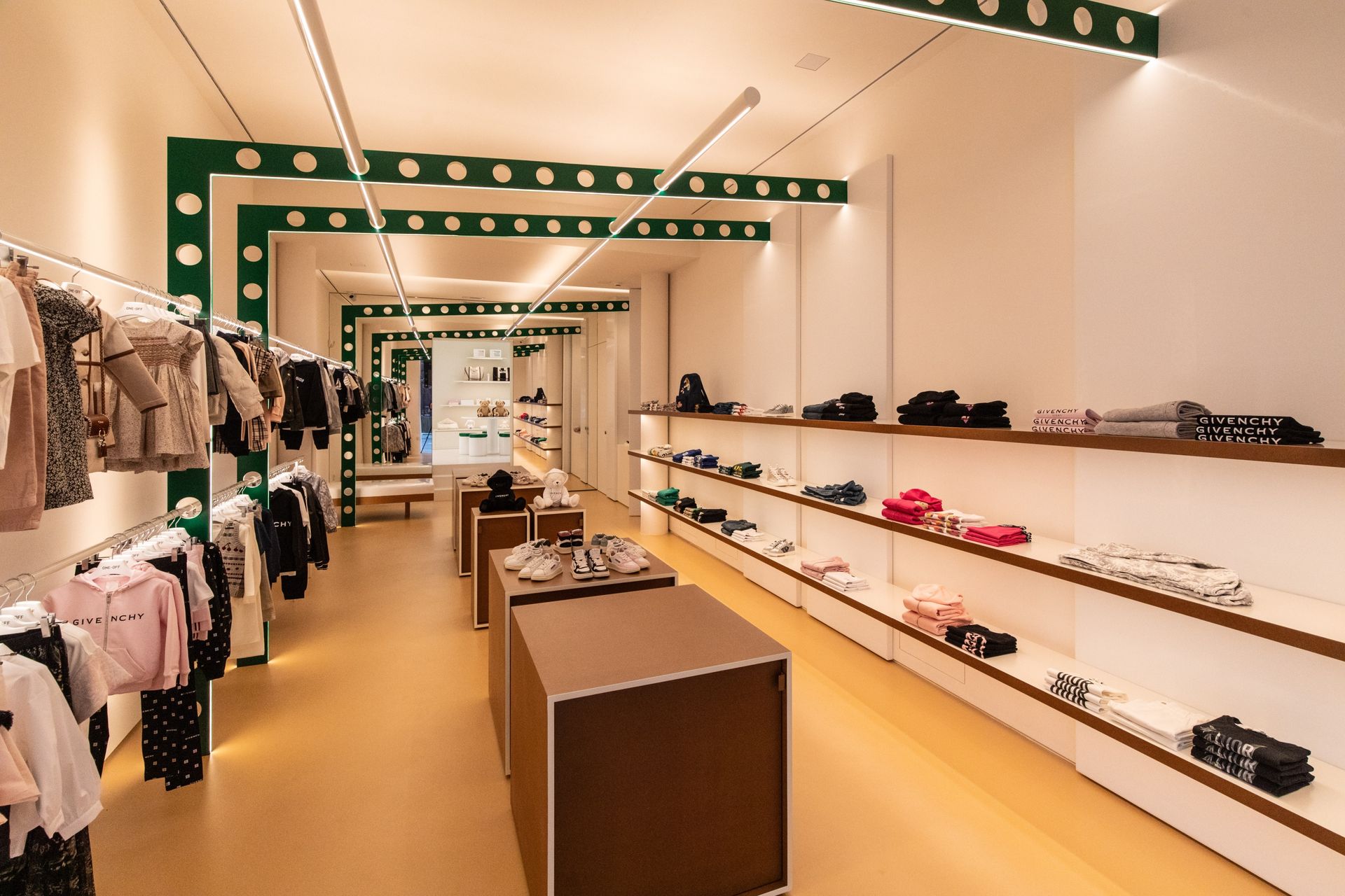 One-Off Bambino [Folli Follie - G&B] - © Photo by One-Off Bambino [Folli Follie - G&B]