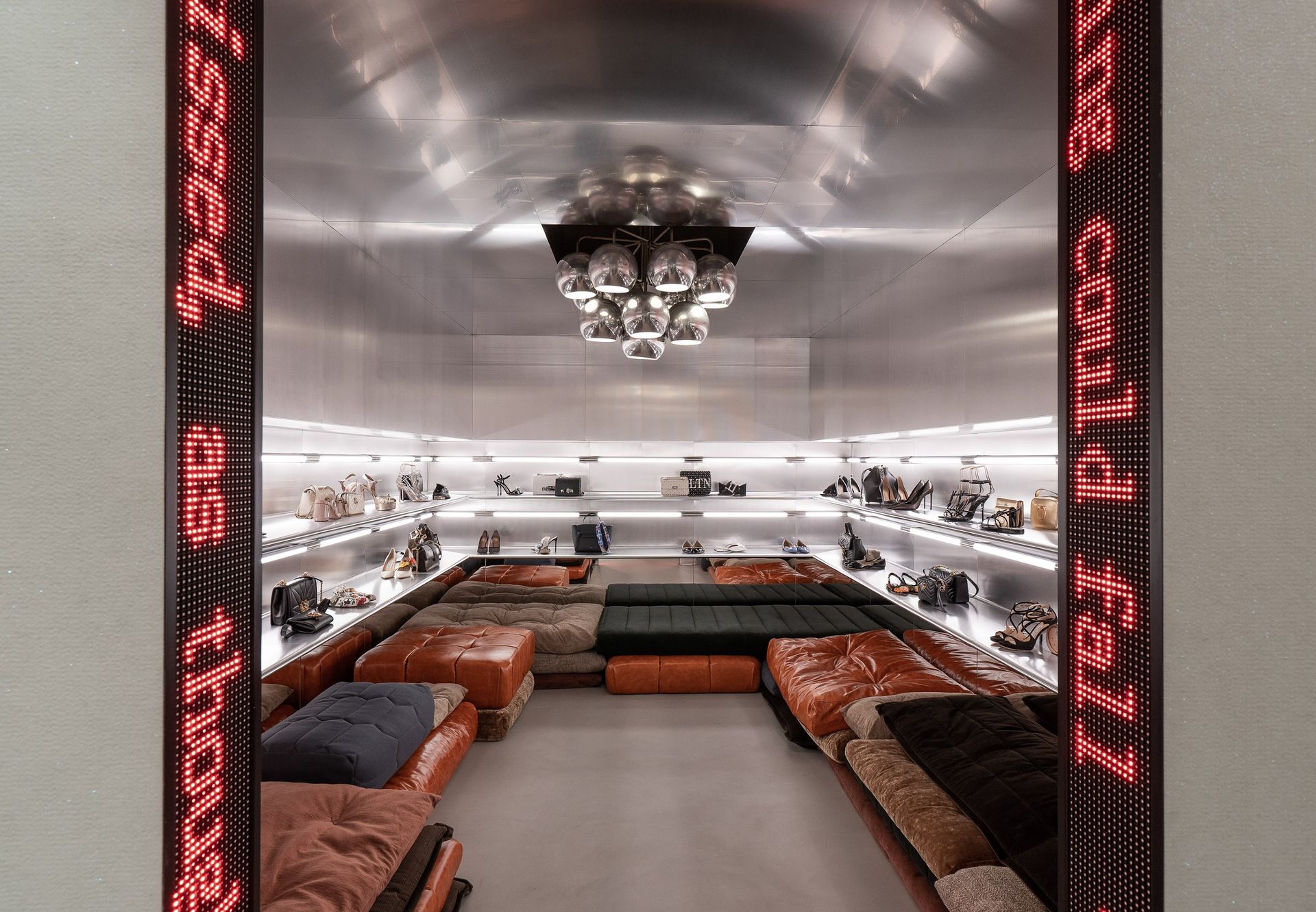 One-Off Donna [Folli Follie - G&B] - © Photo by One-Off Donna [Folli Follie - G&B]