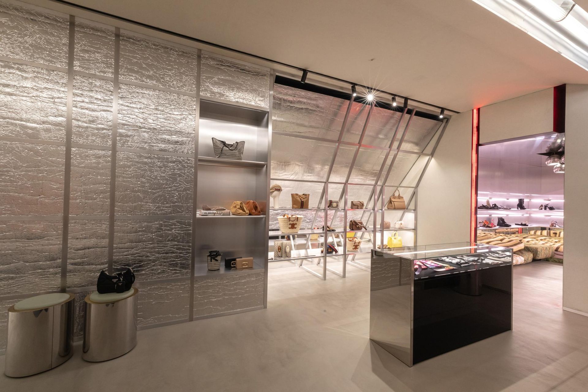 One-Off Donna [Folli Follie - G&B] - © Photo by One-Off Donna [Folli Follie - G&B]