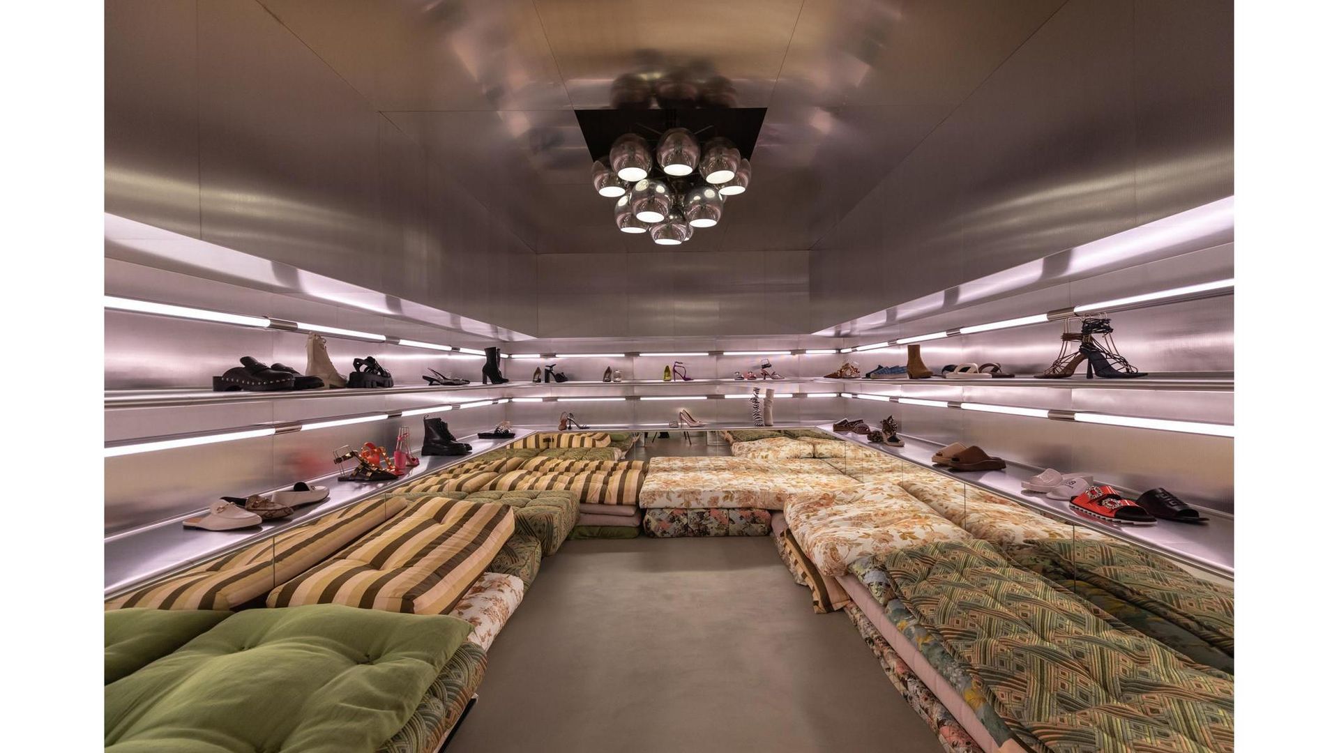 One-Off Donna [Folli Follie - G&B] - © Photo by One-Off Donna [Folli Follie - G&B]