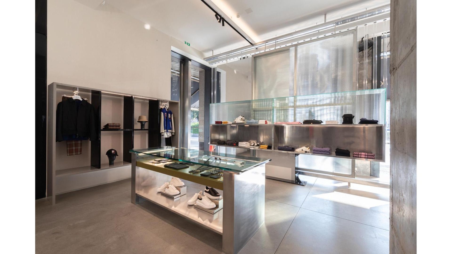 One-Off Uomo [Folli Follie - G&B] - © Photo by One-Off Uomo [Folli Follie - G&B]