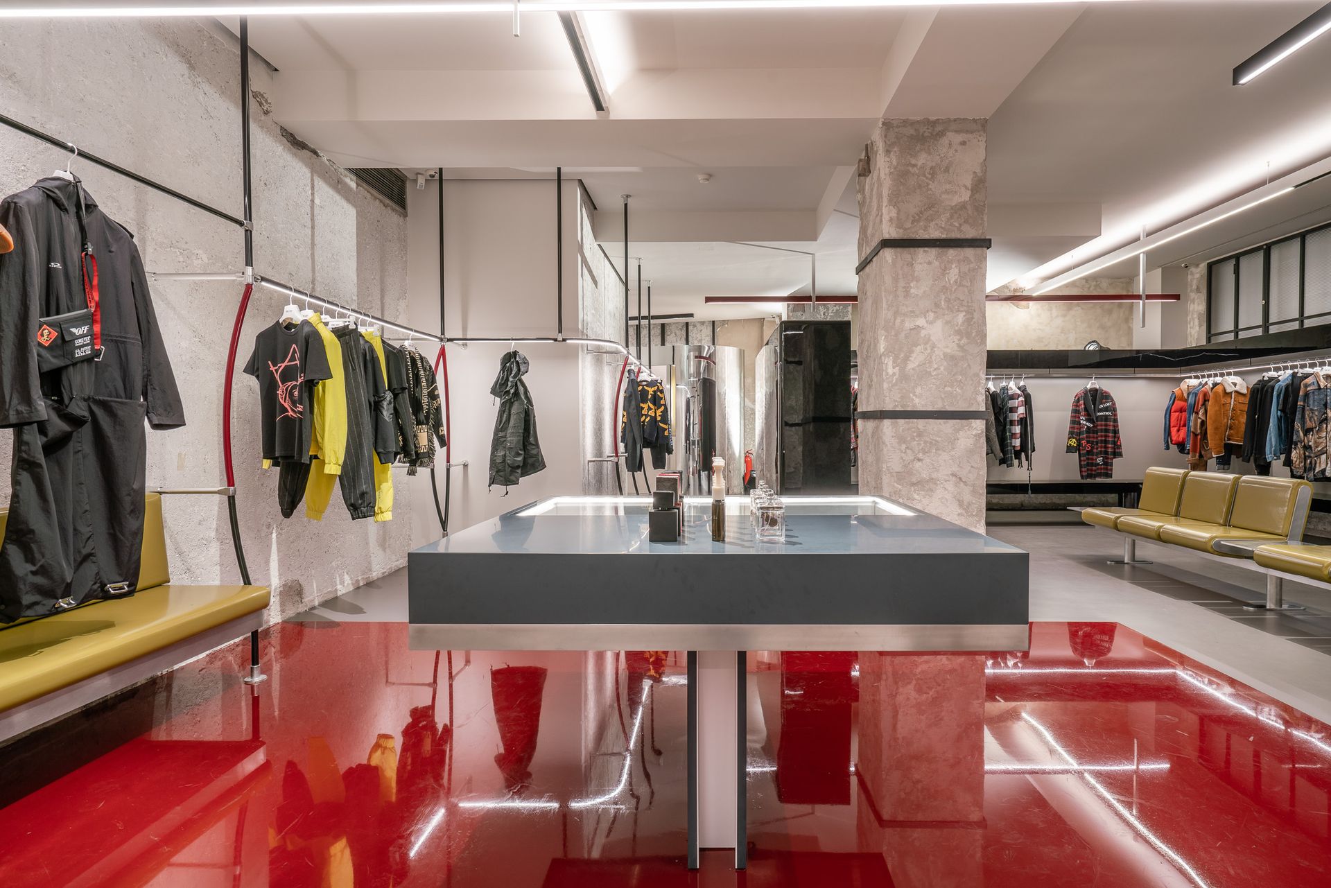 One-Off Uomo [Folli Follie - G&B] - © Photo by One-Off Uomo [Folli Follie - G&B]