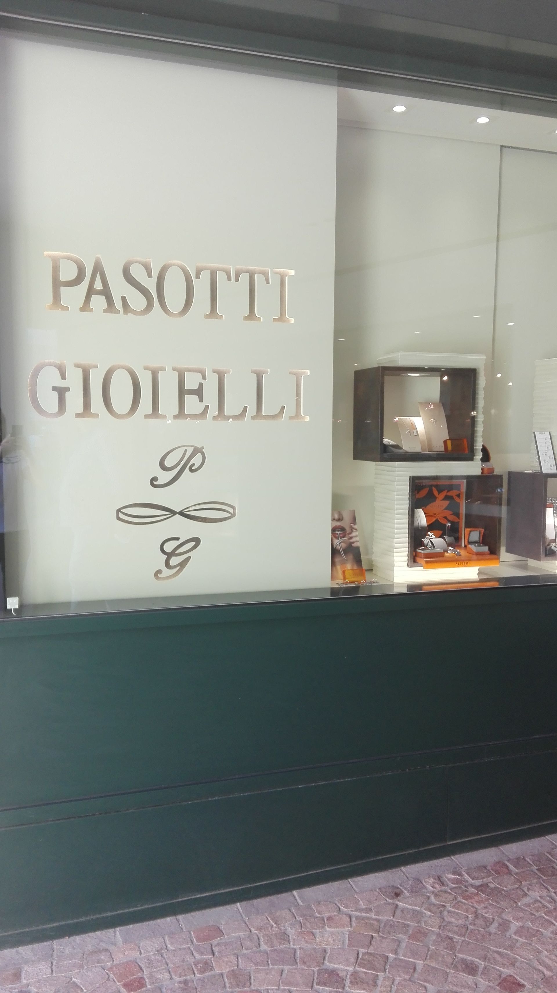Pasotti gioielli - © Photo by Alex