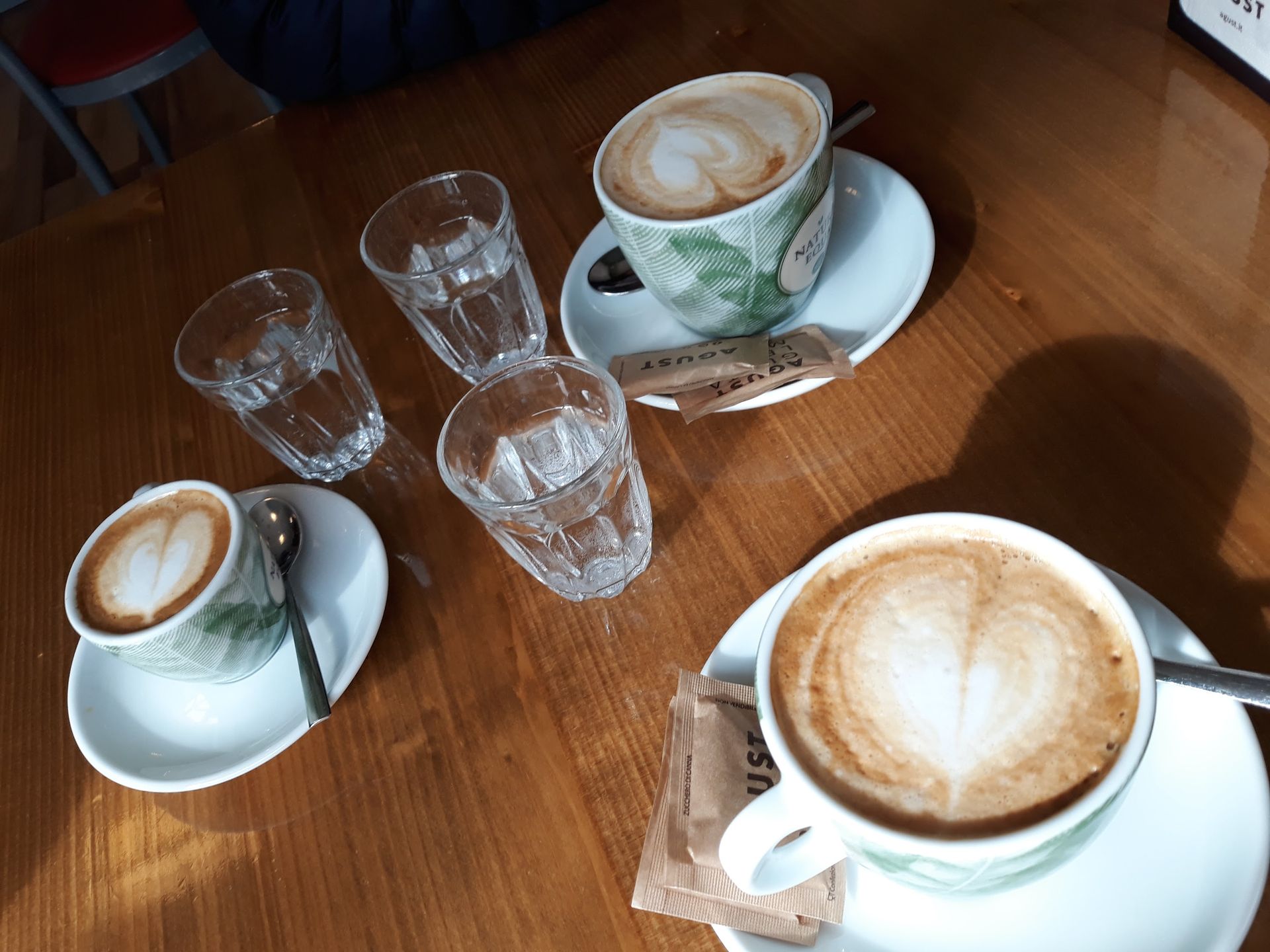 Red box - © Photo by Andreu Marta-Mihaela