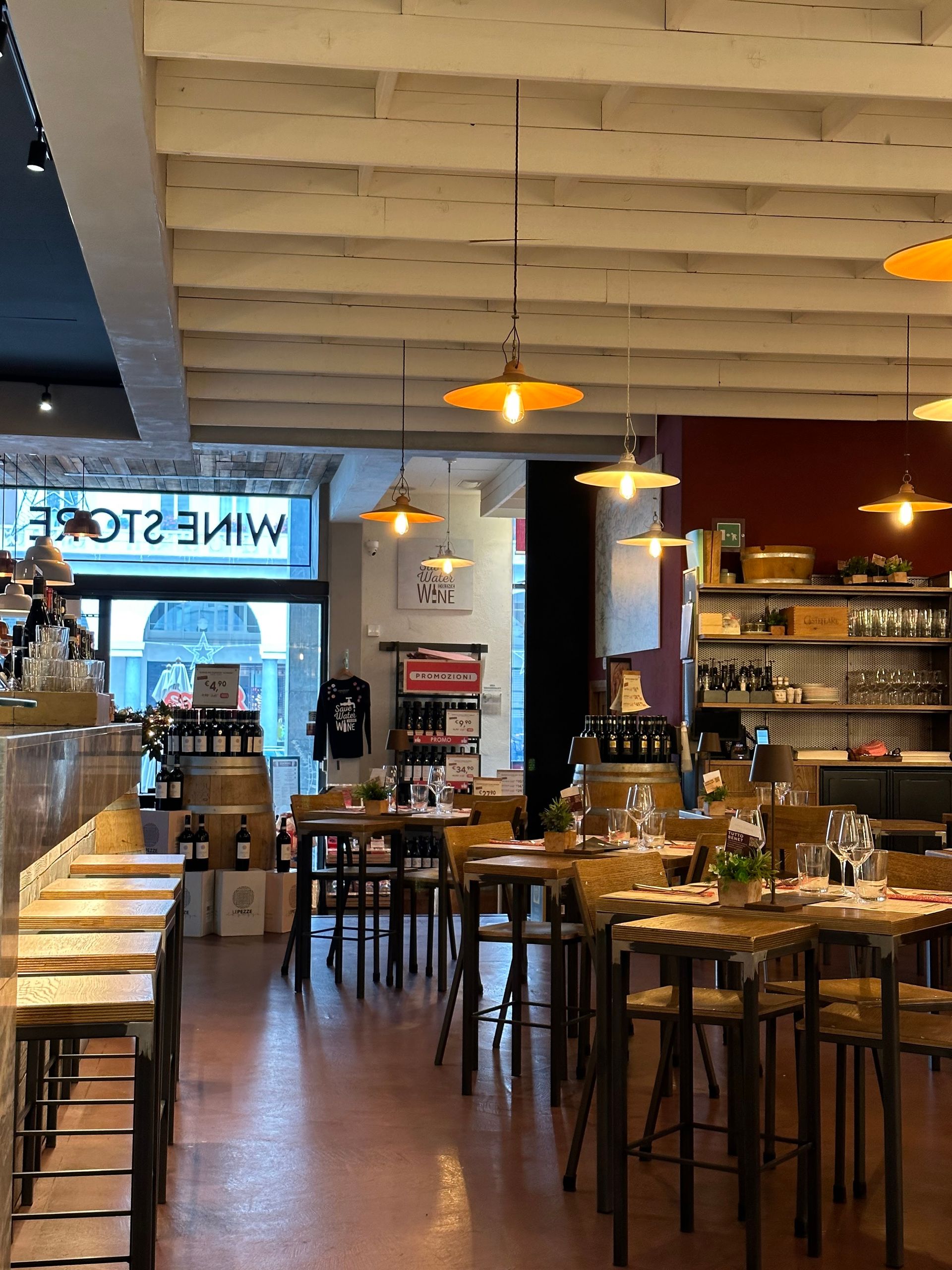 Signorvino - © Photo by S R