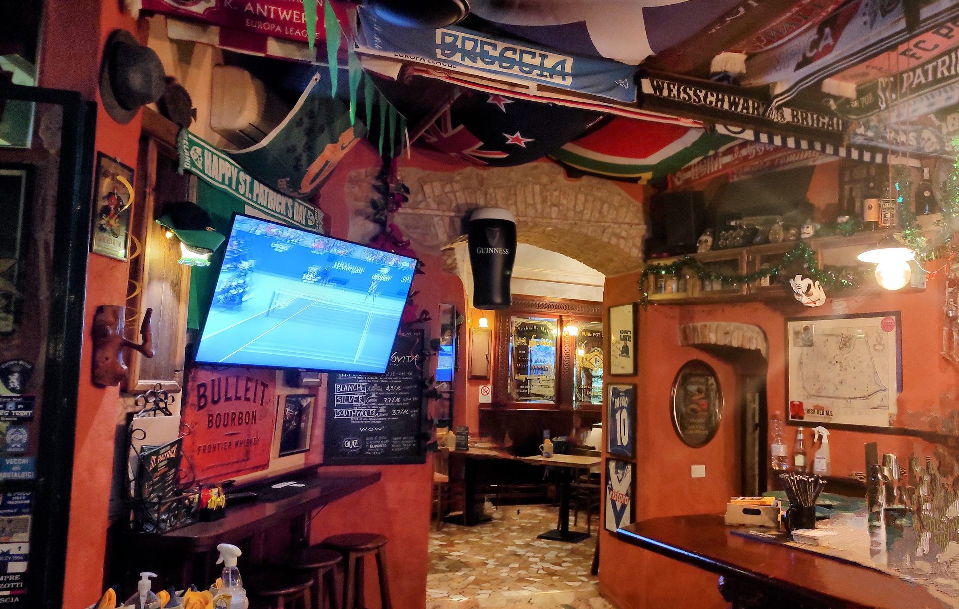 St. Patrick - Irish Pub - © Photo by Alessandro