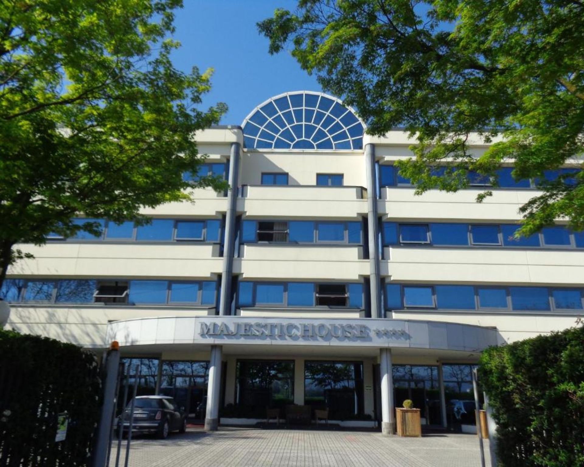 Ferretti MajesticHouse, facciata esterna