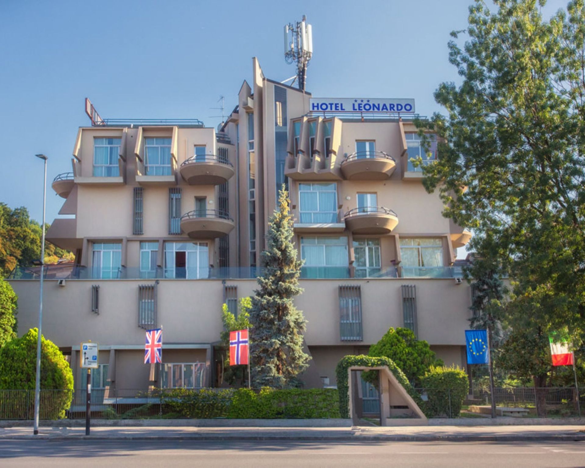 Esterno dell'Hotel Leonardo