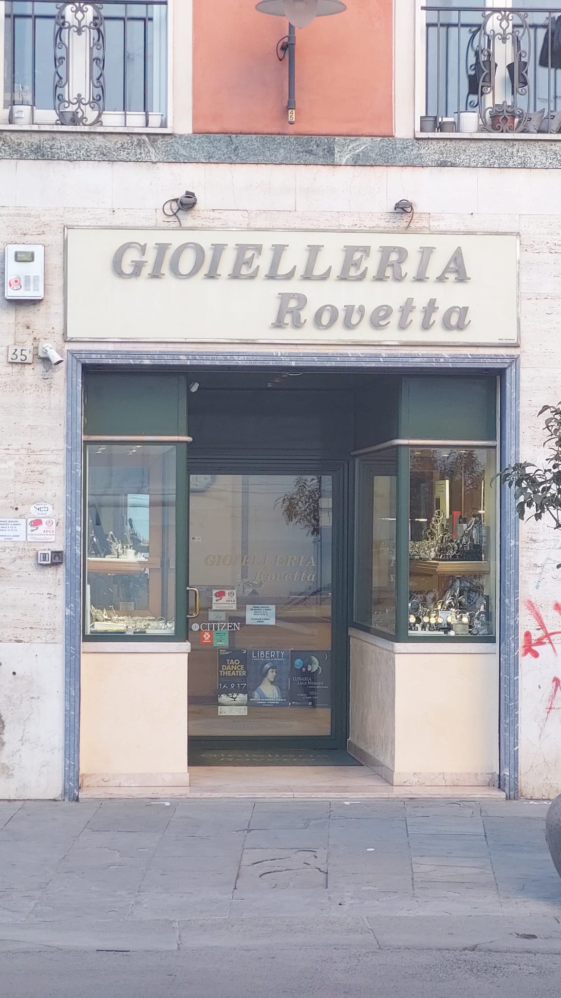 Vetrina esterna Gioielleria Rovetta