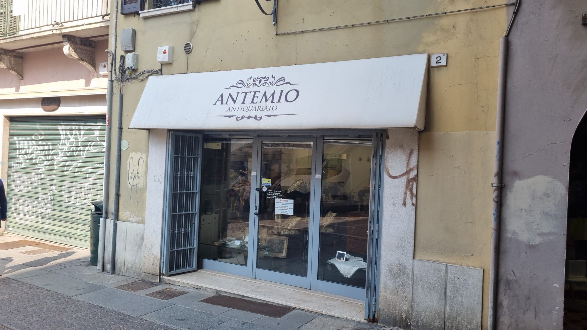 Antemio - © Photo by Alex M.