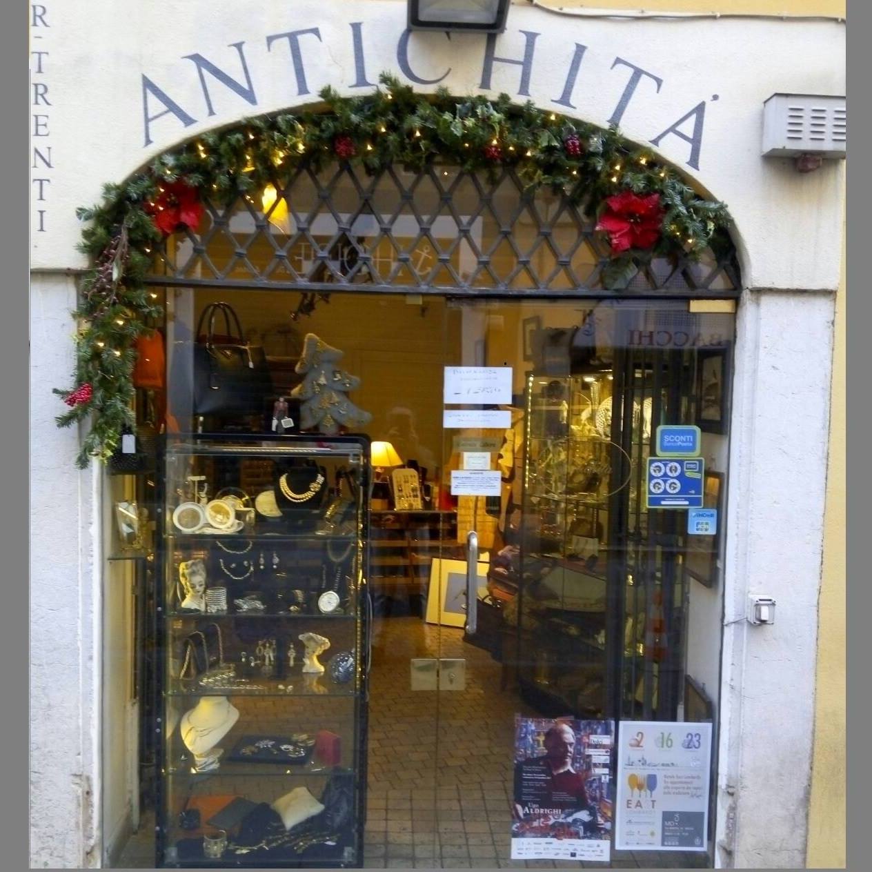 antichità trenti giavoni vetrina negozio