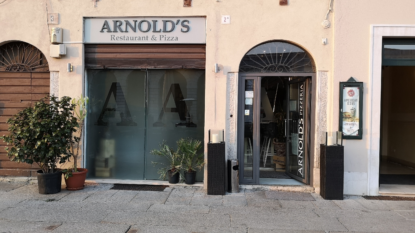 Arnold's pizzeria - © Photo by Arnold's Restaurant & Pizza