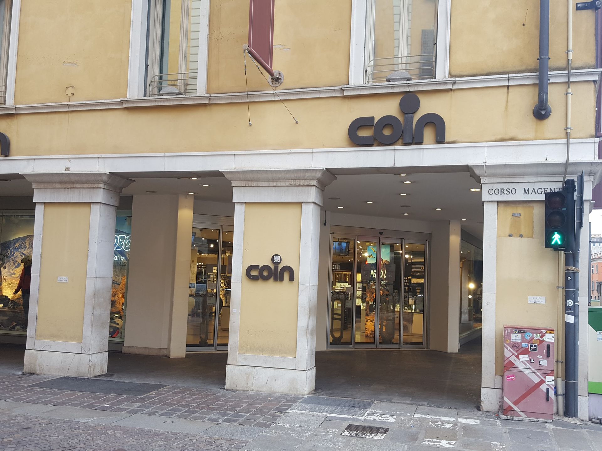 Coin - © Photo by Alex M.