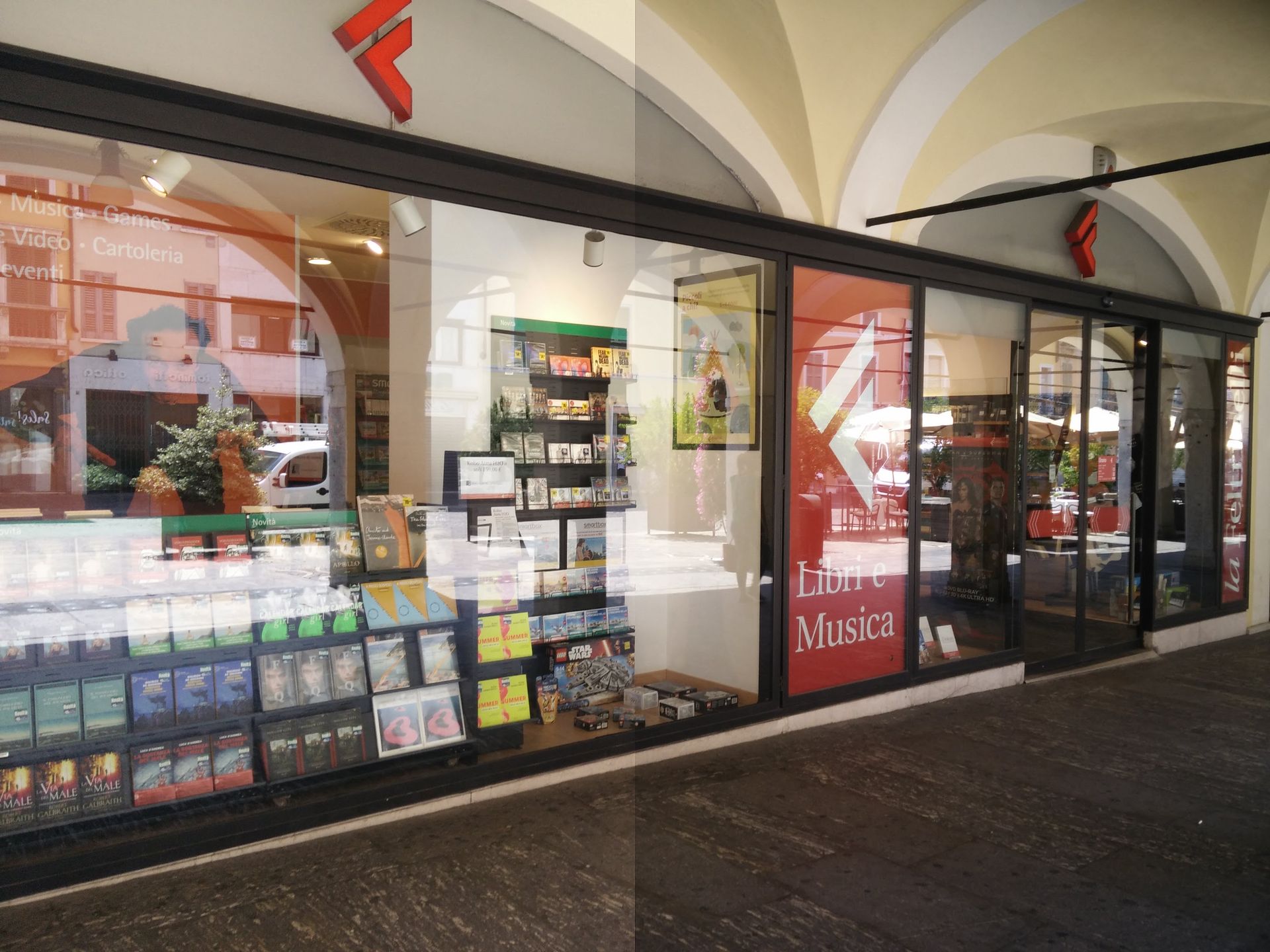 Feltrinelli - © Photo by Stefano Ghidini