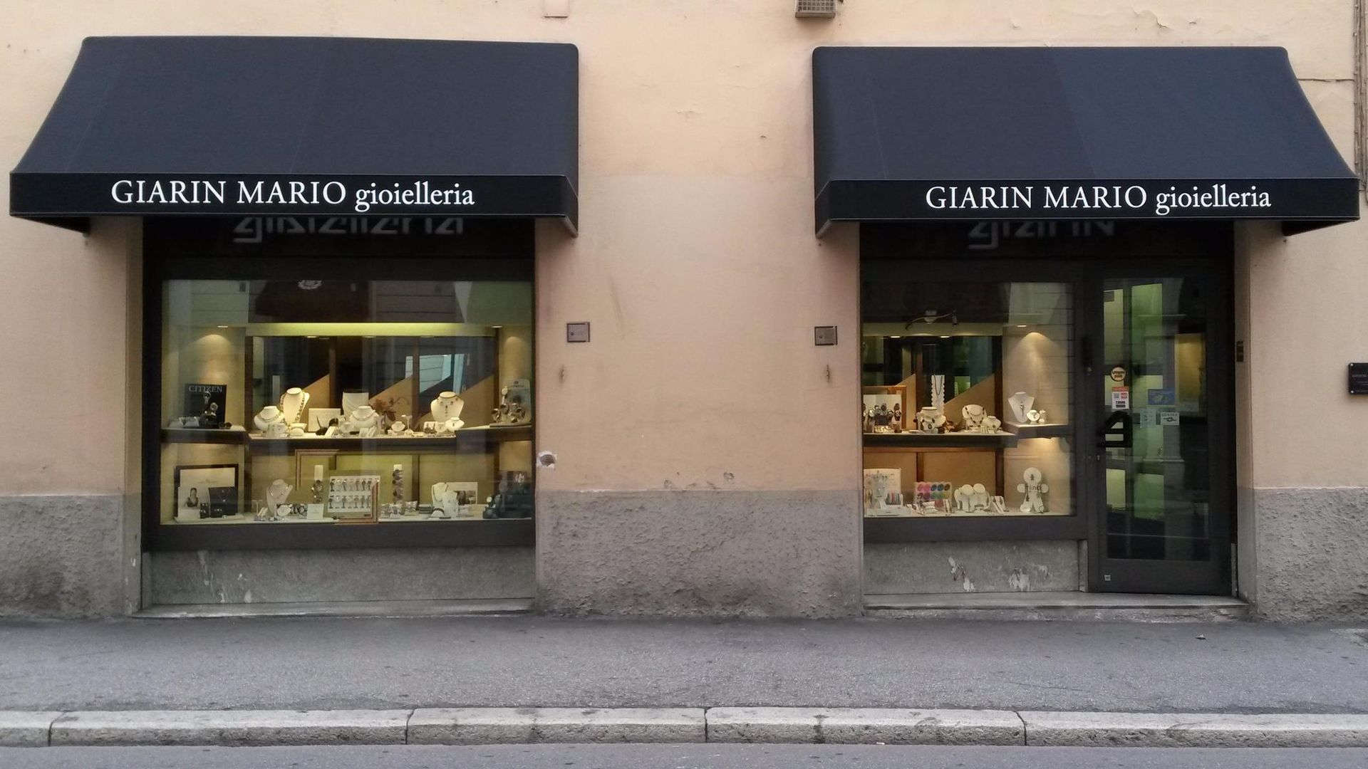 Giarin Mario - © Photo by Giarin Mario Gioielleria
