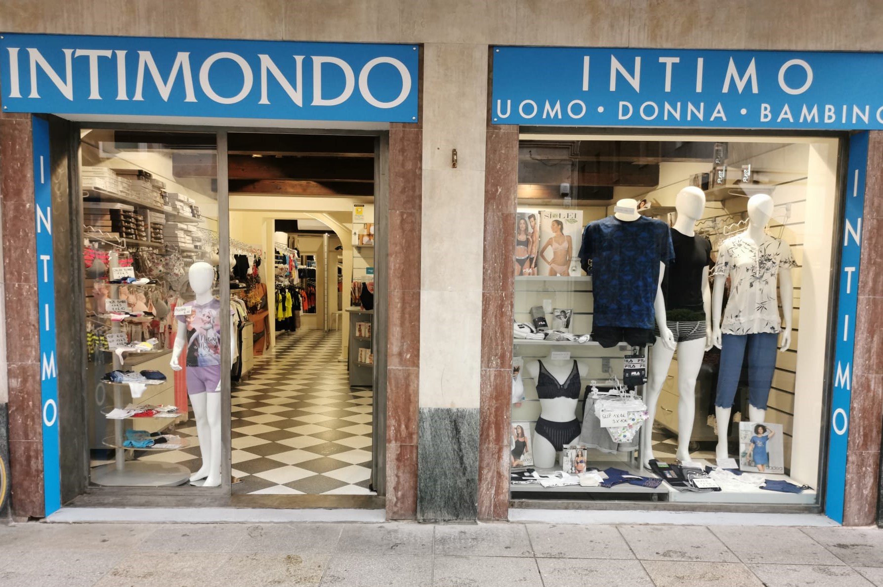 Intimondo - © Photo by Intimondo Intimo uomo donna e bambino