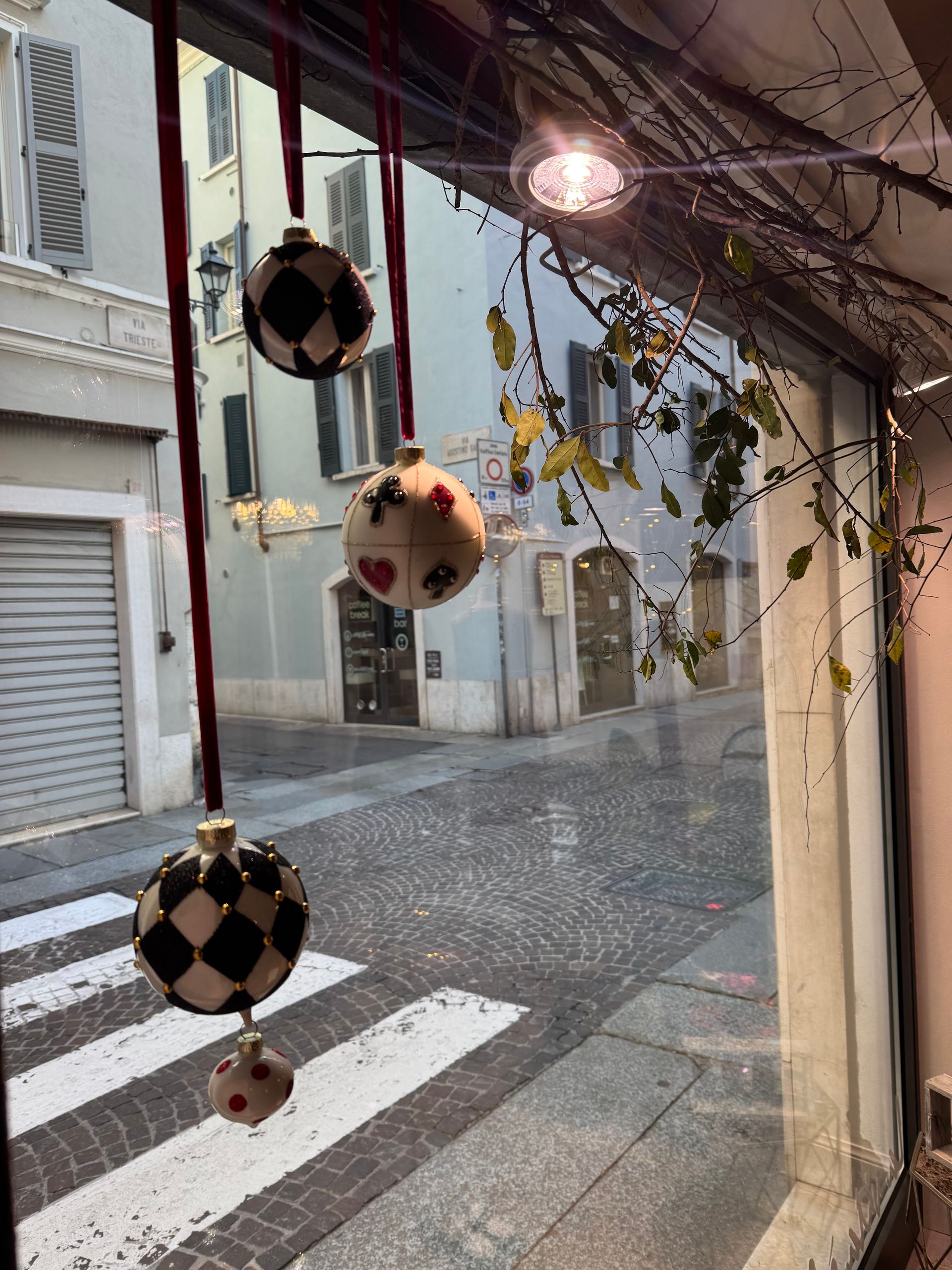 Livello 24 - © Photo by Livello 24 - Abbigliamento, abiti da Parigi, Accessori, Profumi, Scarpe