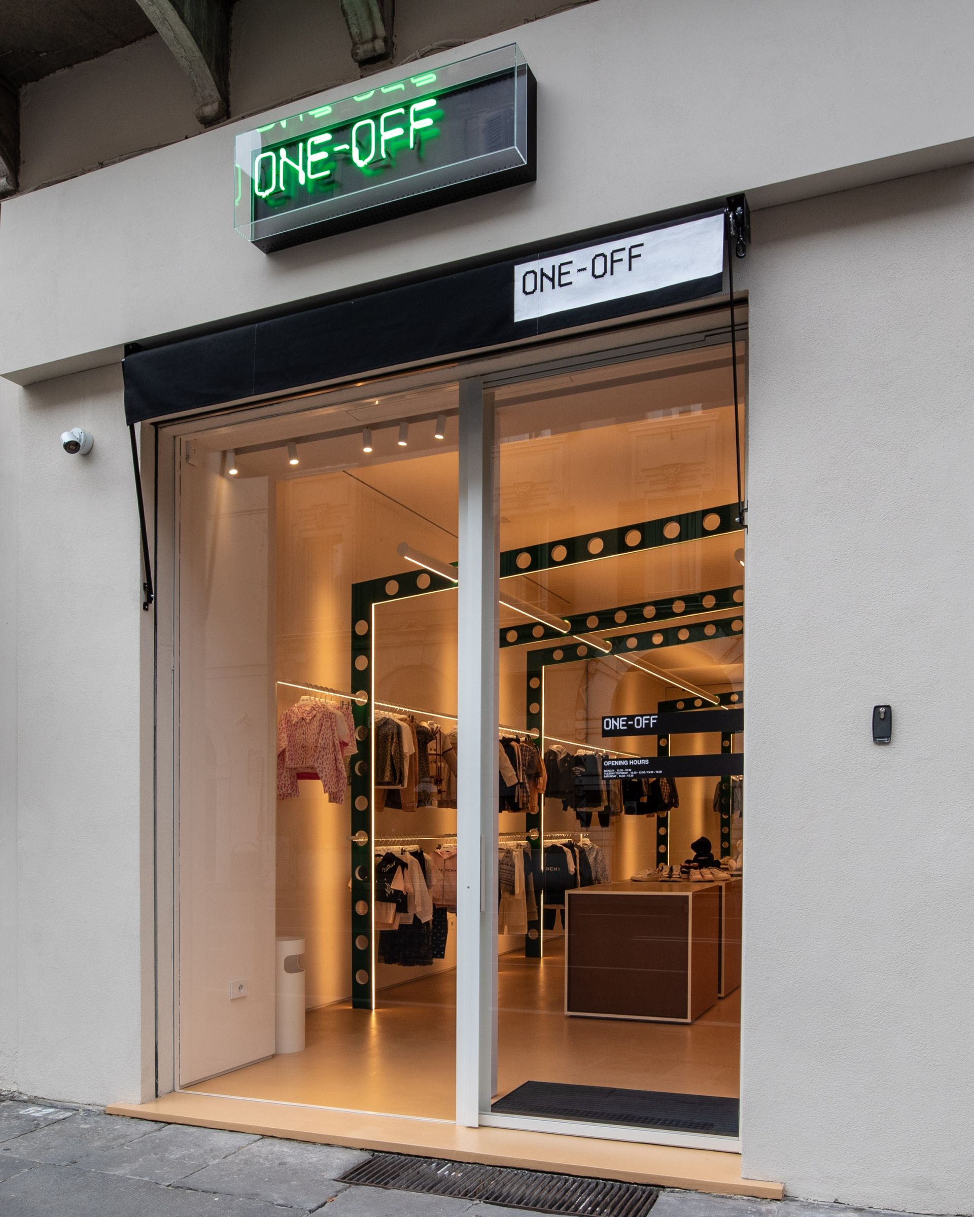 One-Off Bambino [Folli Follie - G&B] - © Photo by One-Off Bambino [Folli Follie - G&B]