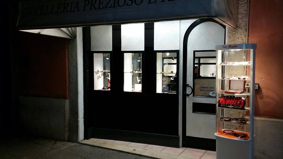 Prezioso e raro - © Photo by Gioielleria Prezioso e Raro di Natali Ghislano - Rivendita Liu-Jo e Daniel Smith