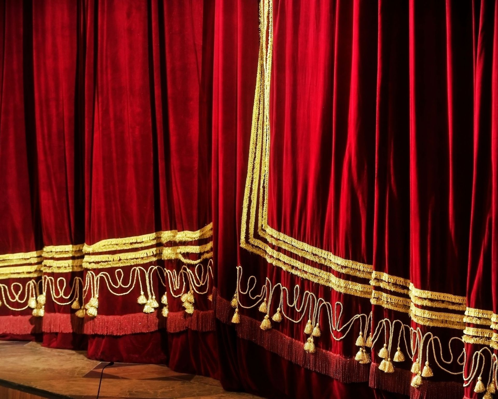 Sipario rosso del teatro