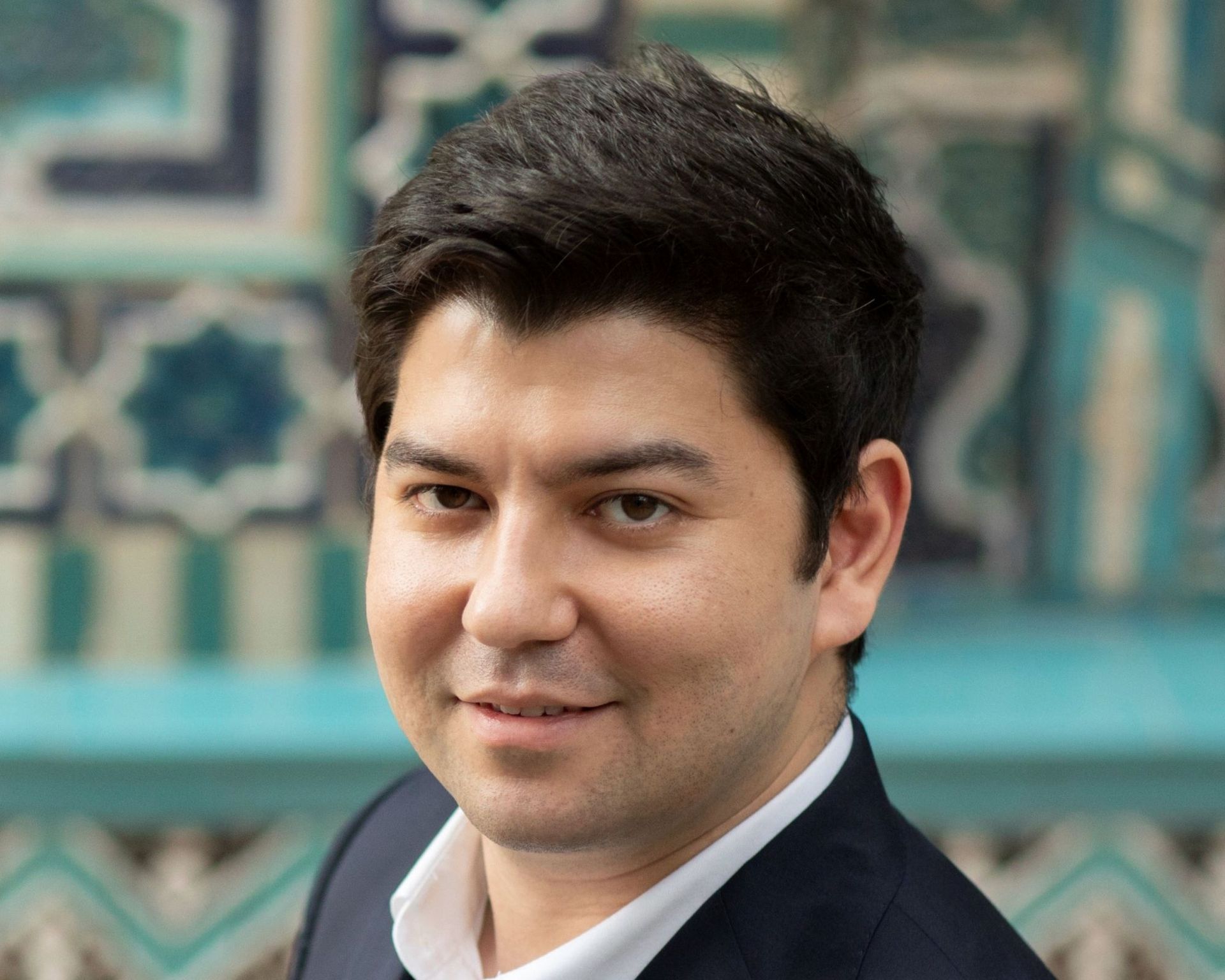foto primo piano uomo - Behzod Abduraimov pianista