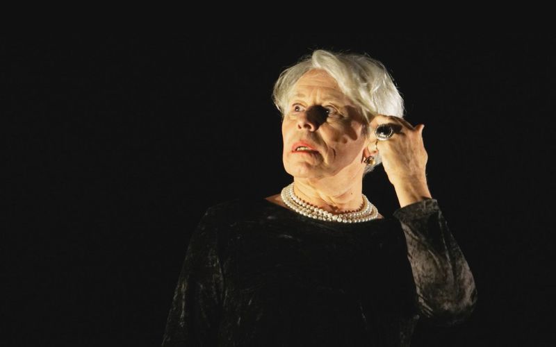 attrice a teatro